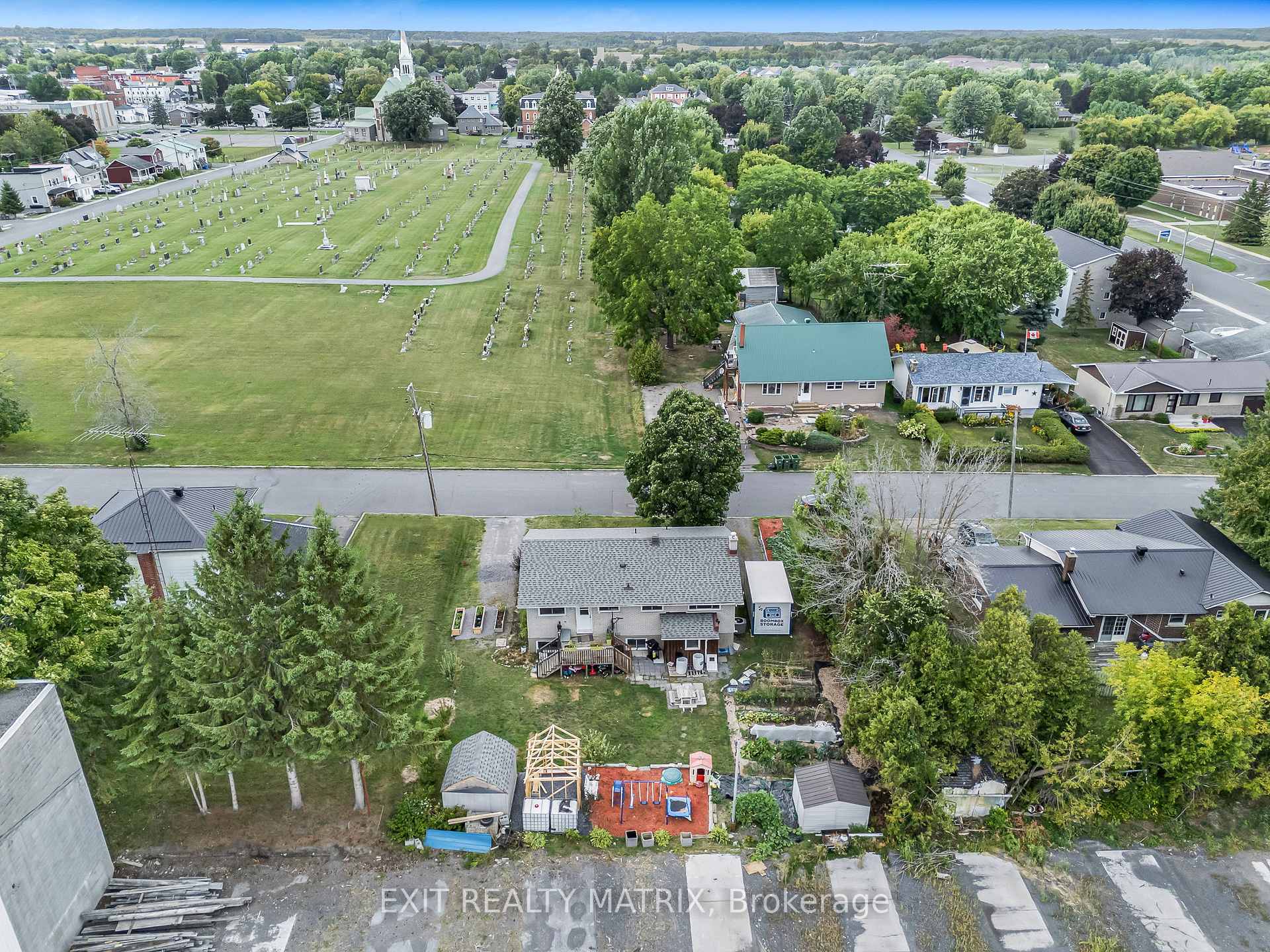 Photo 35 of 94 Peel Street E, North Glengarry, Alexandria — HOMEH