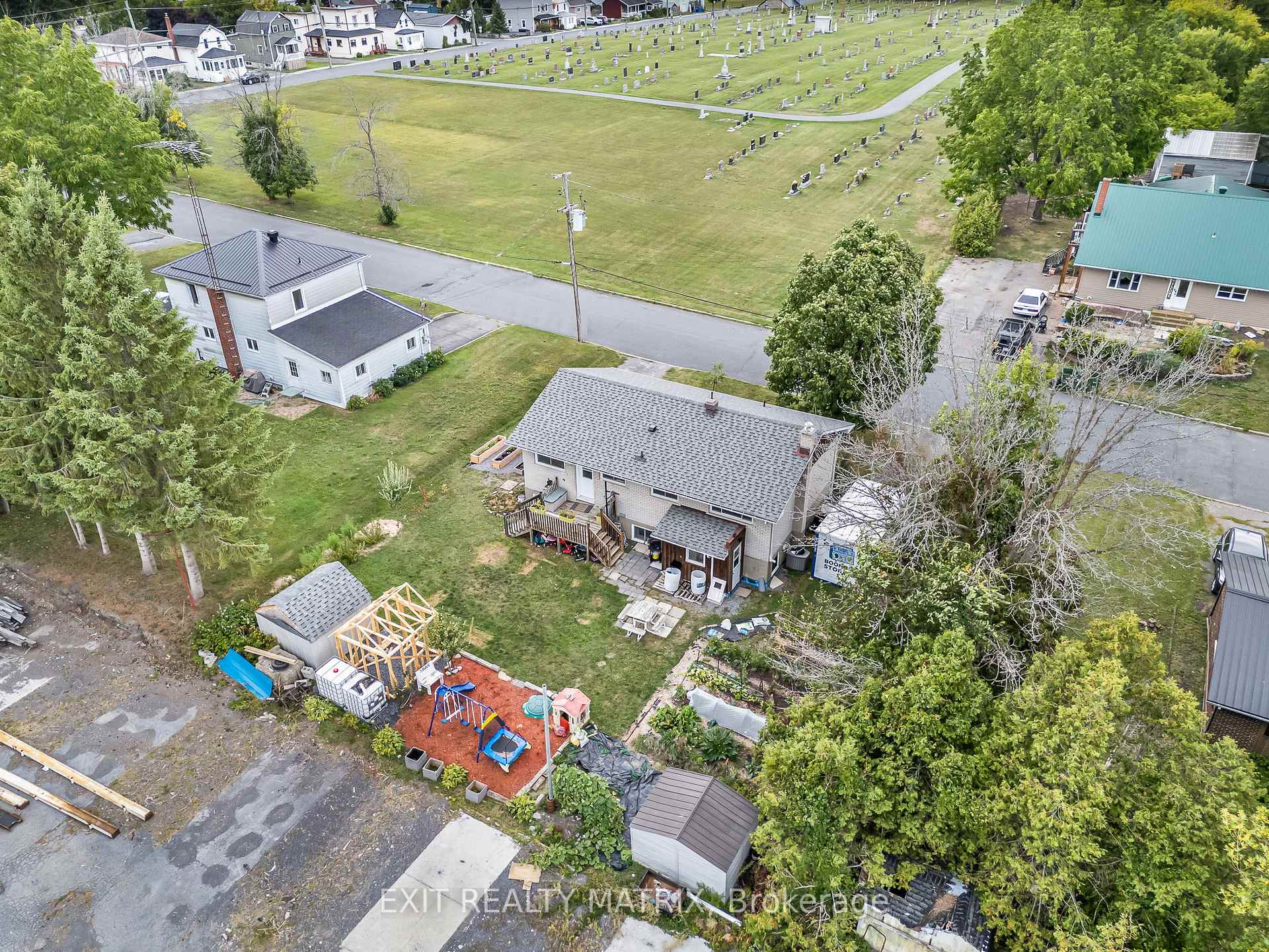 Photo 36 of 94 Peel Street E, North Glengarry, Alexandria — HOMEH