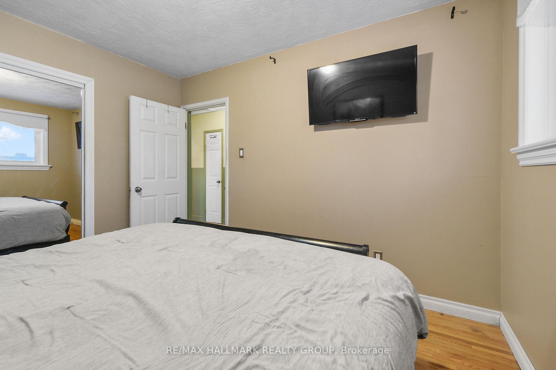 Photo 11 of 2286 Elmira Drive, Ottawa, Parkway Park — HOMEH