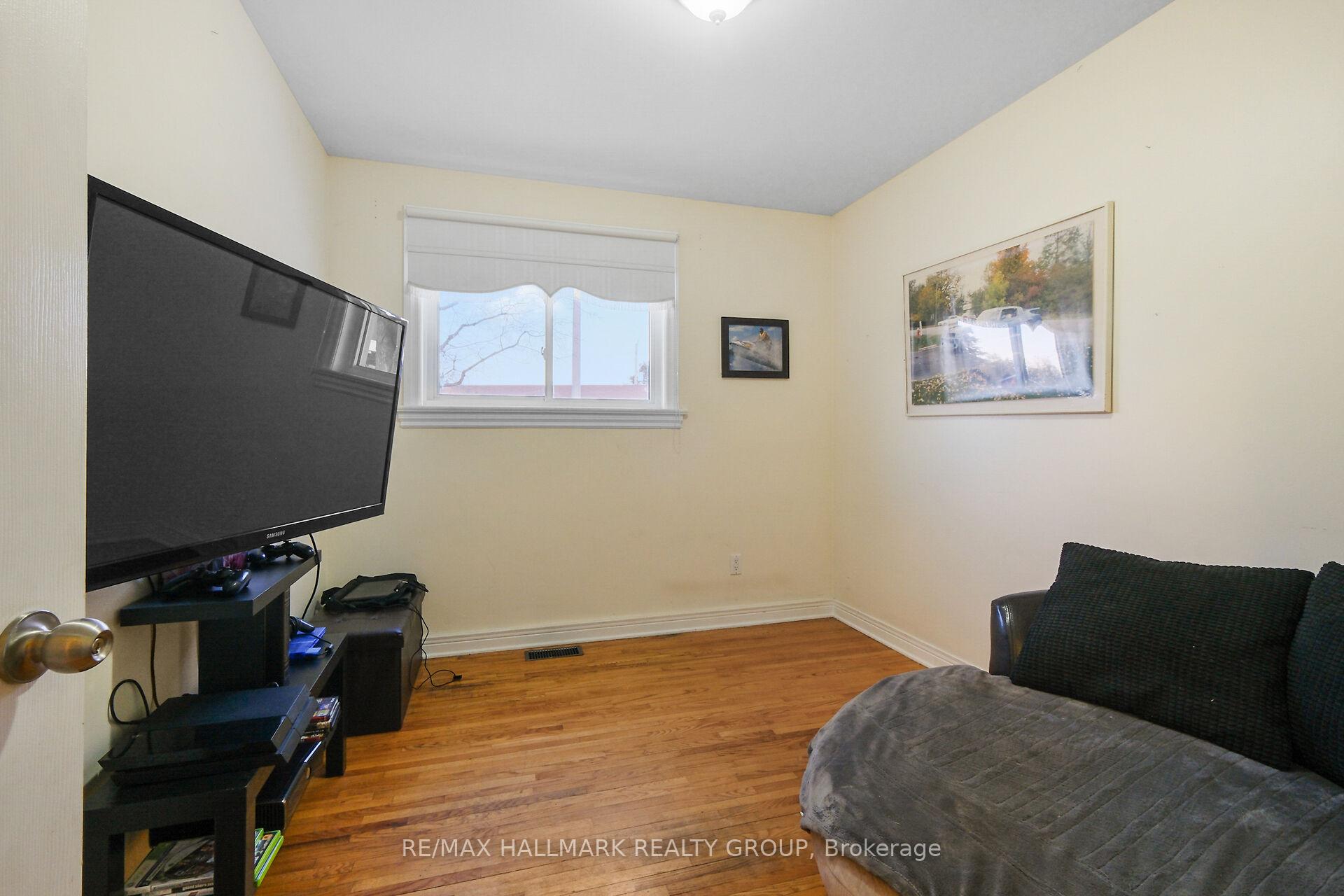 Photo 12 of 2286 Elmira Drive, Ottawa, Parkway Park — HOMEH
