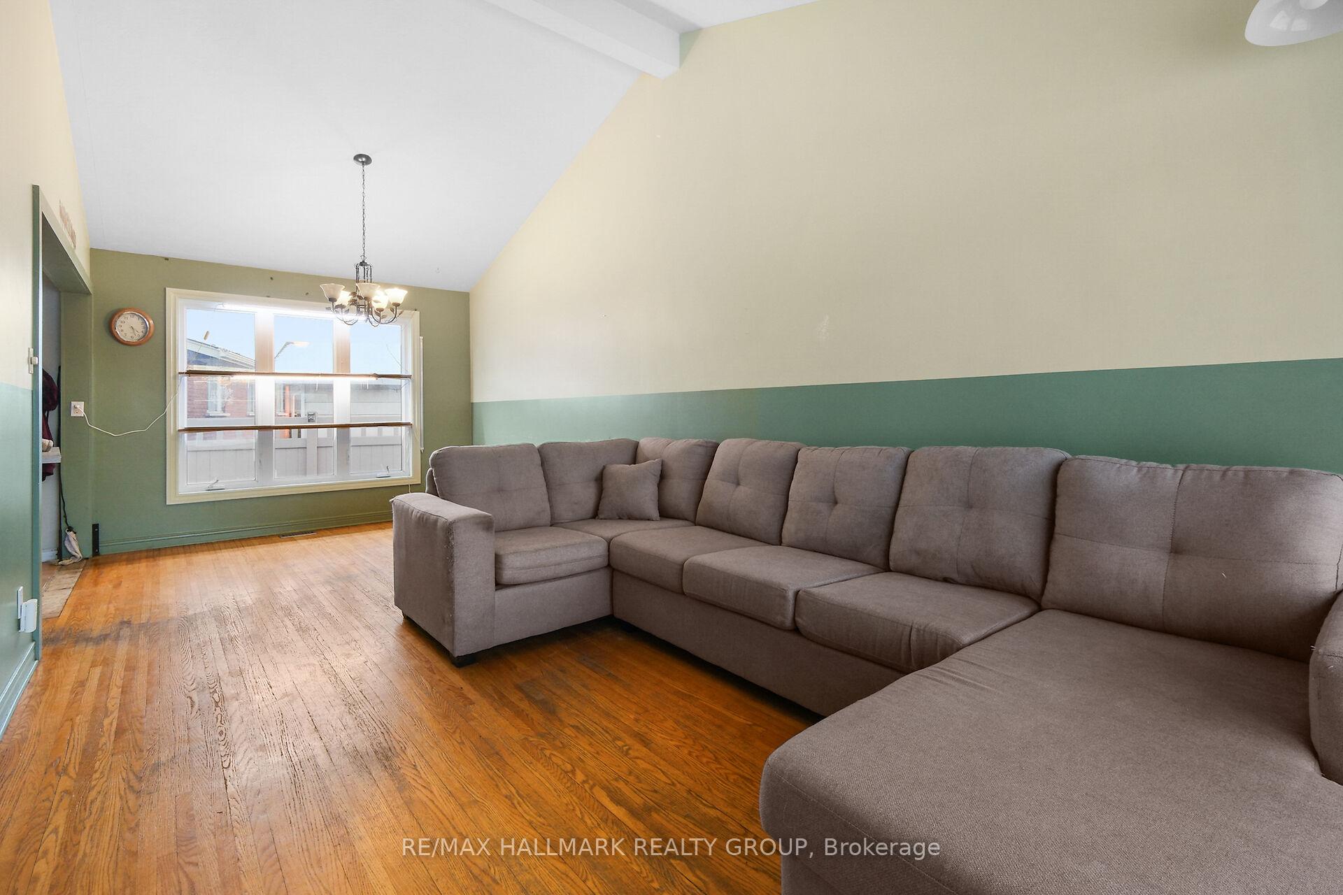 Photo 17 of 2286 Elmira Drive, Ottawa, Parkway Park — HOMEH