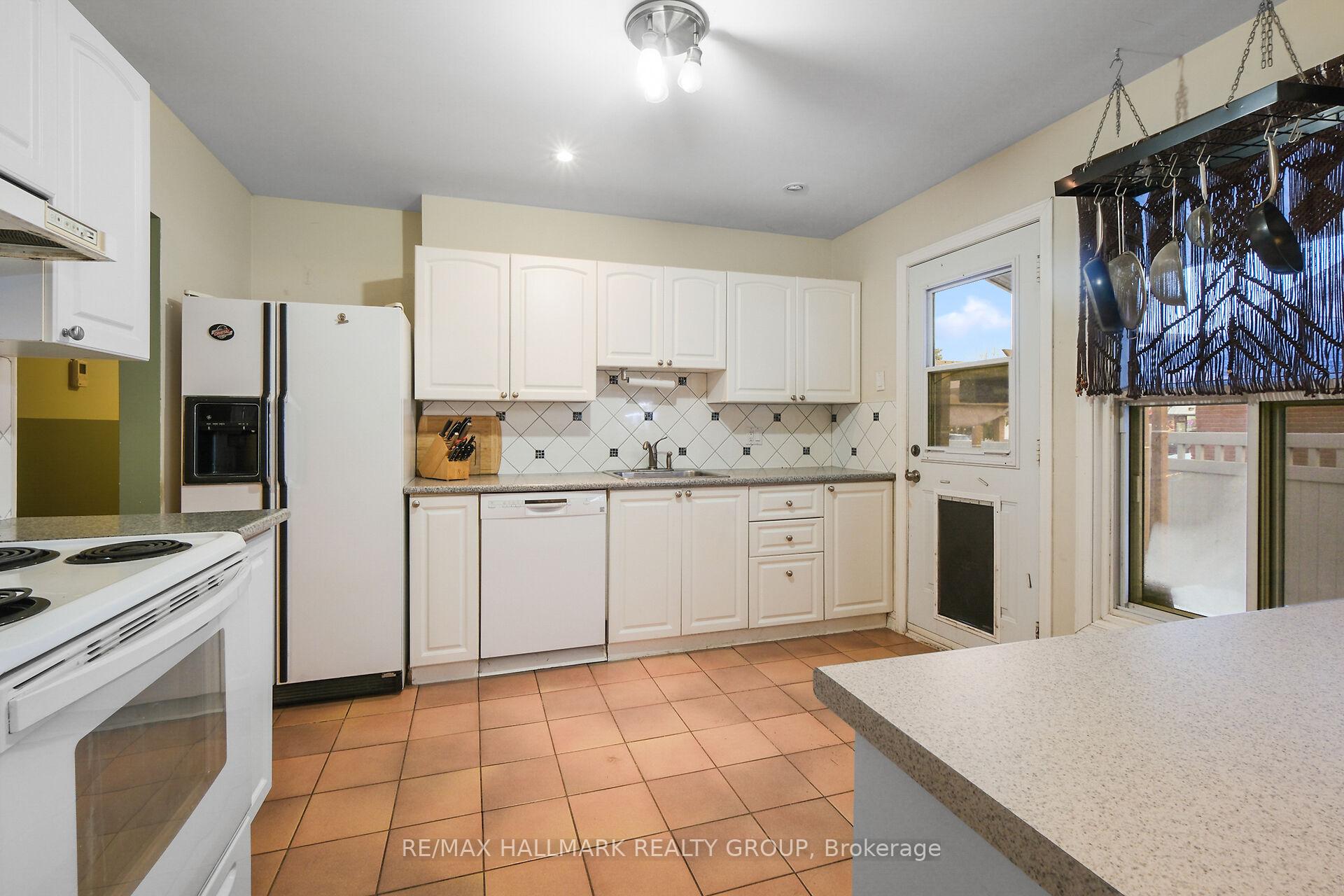 Photo 22 of 2286 Elmira Drive, Ottawa, Parkway Park — HOMEH