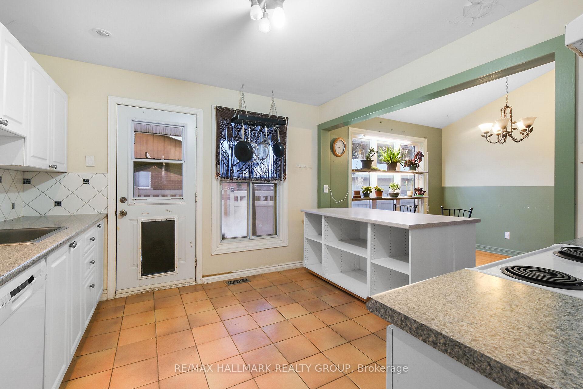 Photo 23 of 2286 Elmira Drive, Ottawa, Parkway Park — HOMEH