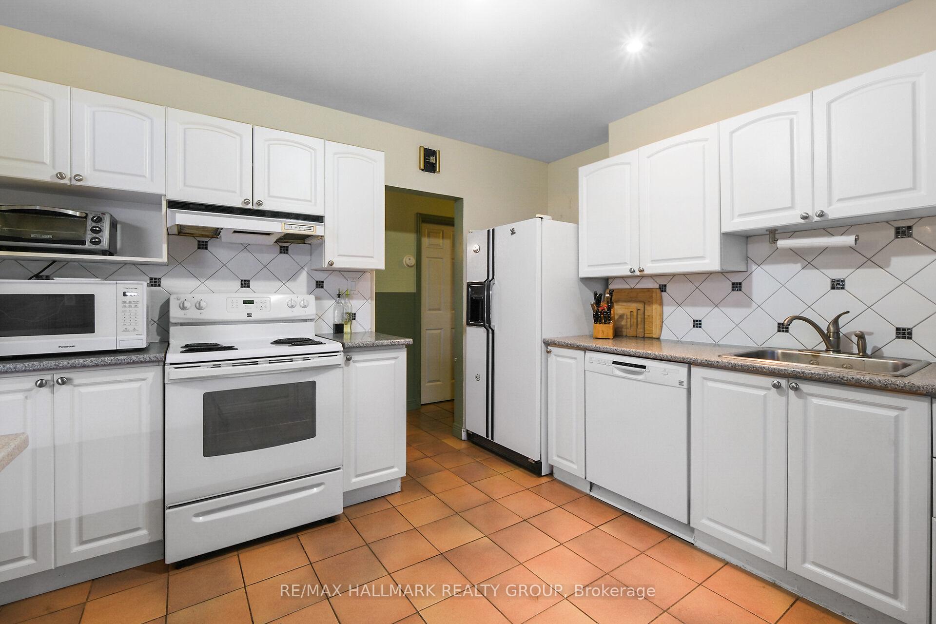 Photo 24 of 2286 Elmira Drive, Ottawa, Parkway Park — HOMEH