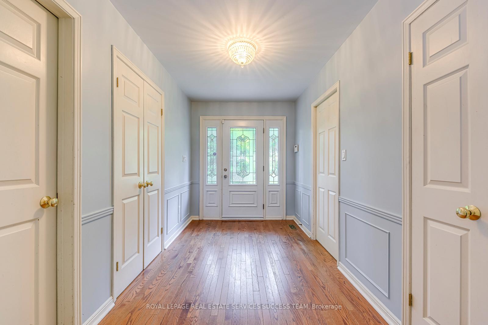 Photo 3 of 1106 Crestview Street, Oakville, Morrison — HOMEH
