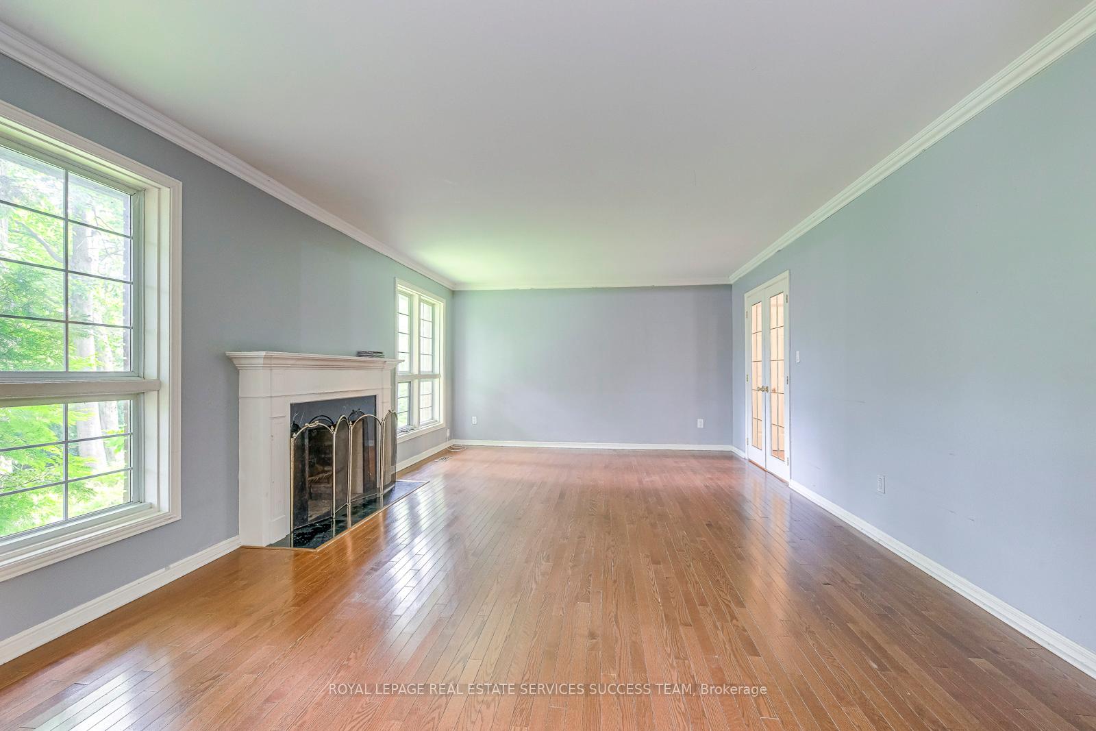 Photo 5 of 1106 Crestview Street, Oakville, Morrison — HOMEH