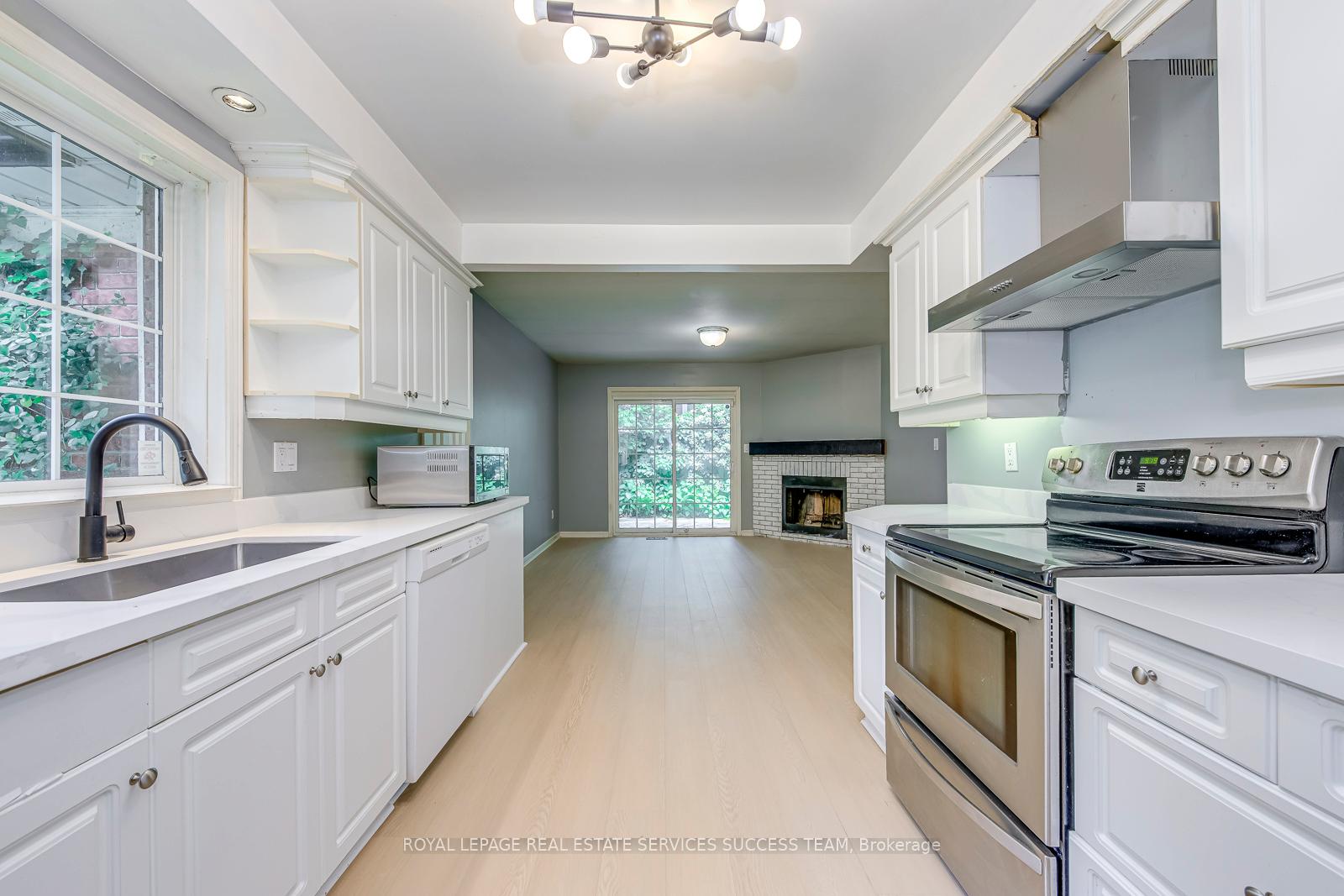 Photo 10 of 1106 Crestview Street, Oakville, Morrison — HOMEH