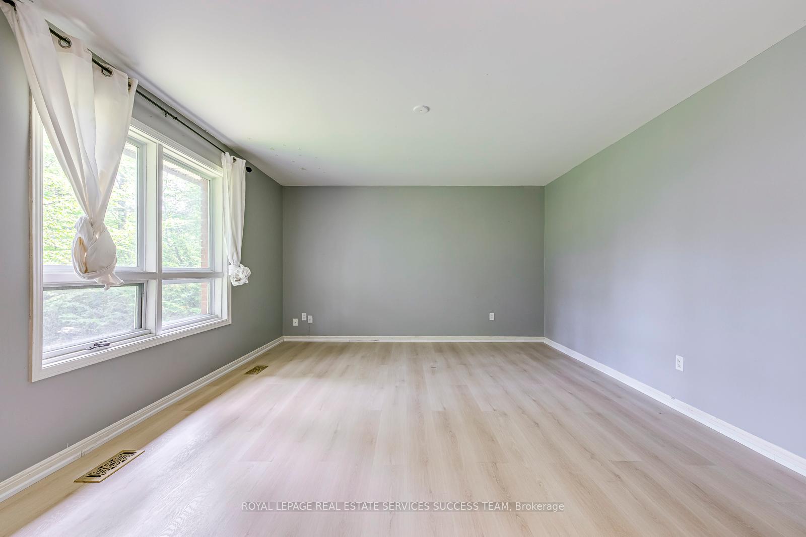 Photo 12 of 1106 Crestview Street, Oakville, Morrison — HOMEH