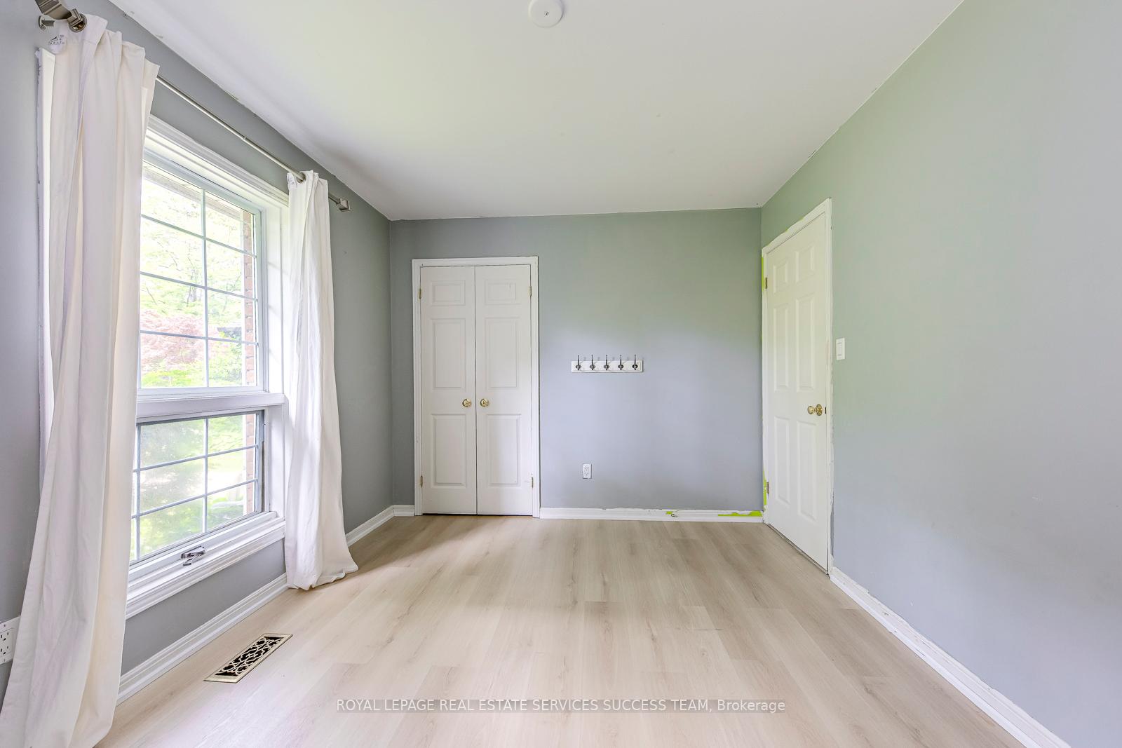 Photo 17 of 1106 Crestview Street, Oakville, Morrison — HOMEH