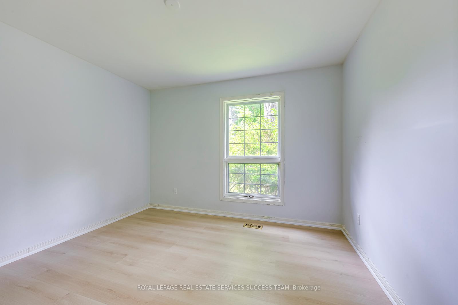 Photo 18 of 1106 Crestview Street, Oakville, Morrison — HOMEH