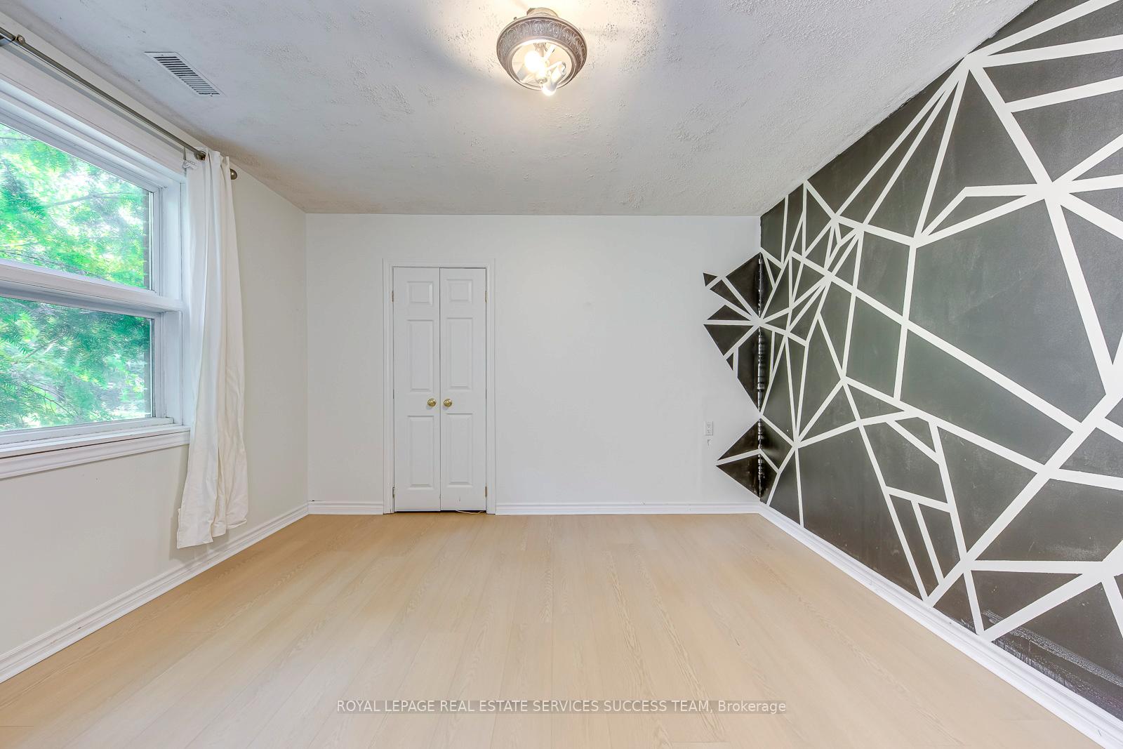 Photo 28 of 1106 Crestview Street, Oakville, Morrison — HOMEH