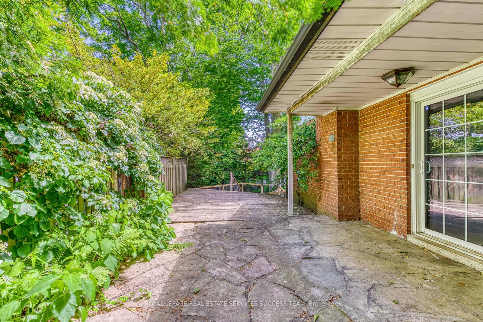 Photo 33 of 1106 Crestview Street, Oakville, Morrison — HOMEH