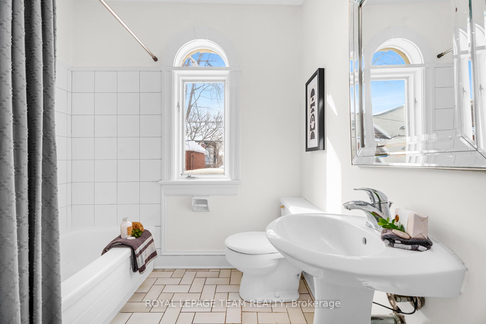 Photo 13 of 29 Commanda Way, Ottawa, Lindenlea — HOMEH