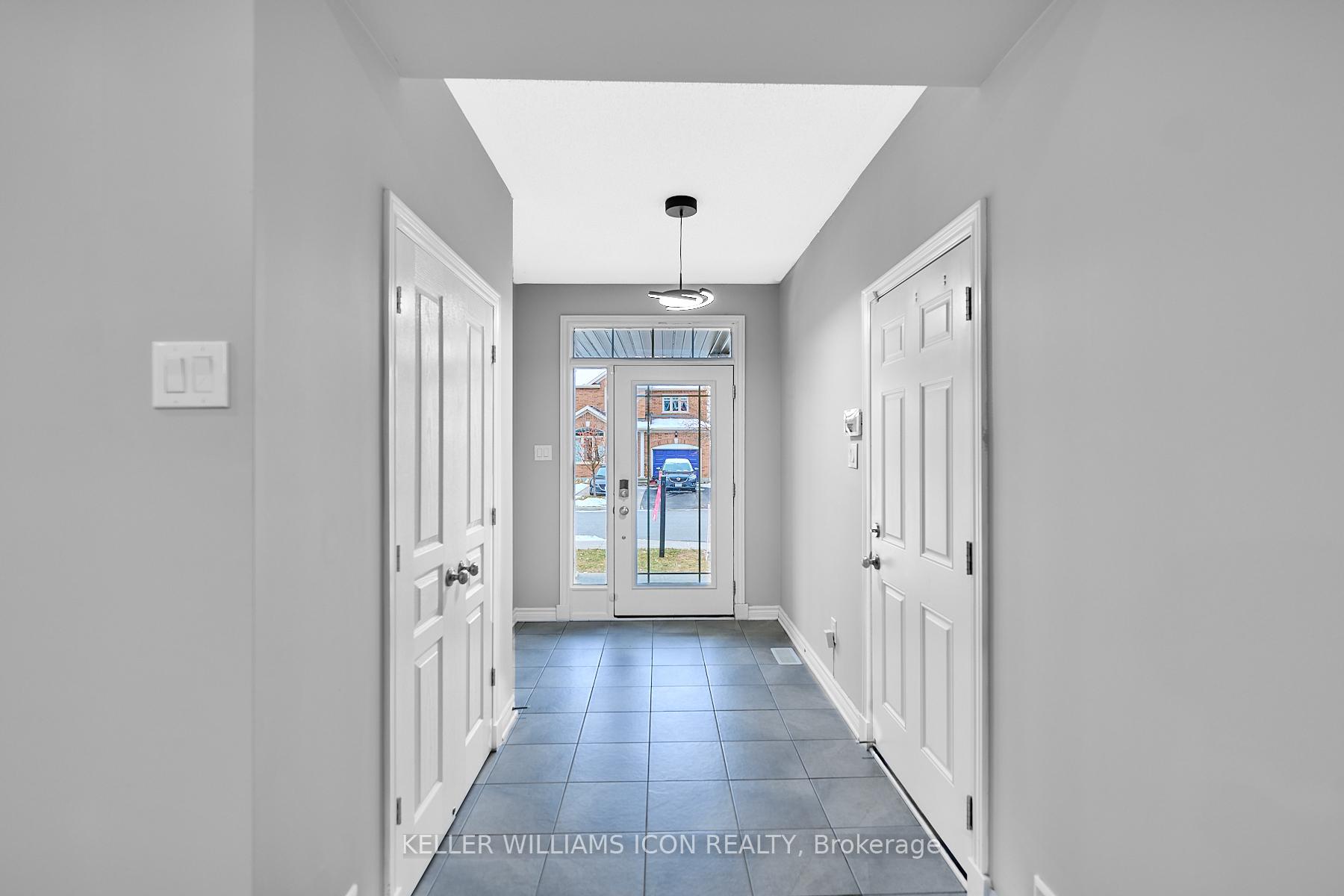 Photo 4 of 830 Contour Street, Ottawa, Mer Bleue/Bradley Estates/Anderson Park — HOMEH