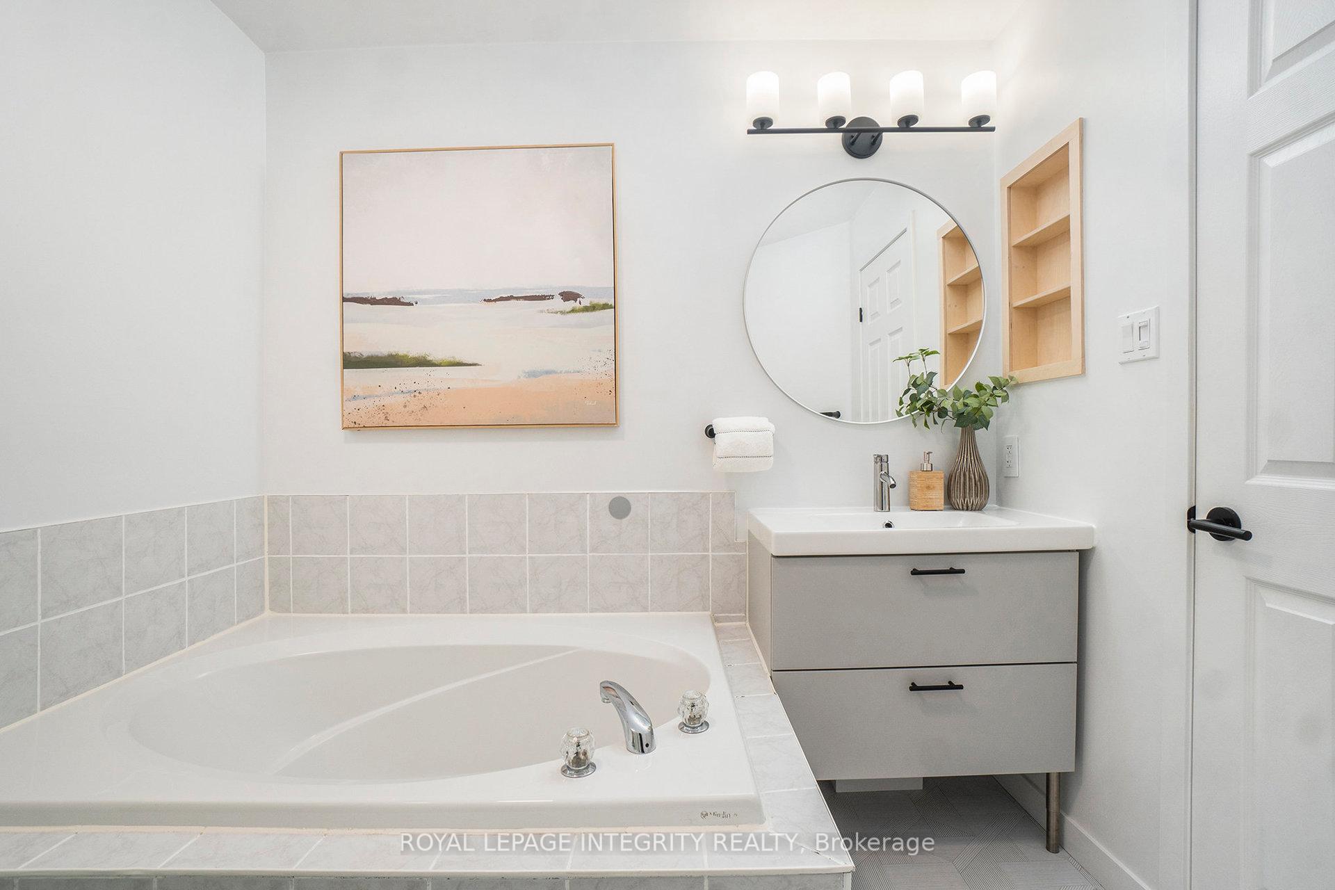 Photo 4 of 173 College Circle, Ottawa, Castle Heights/Rideau High — HOMEH
