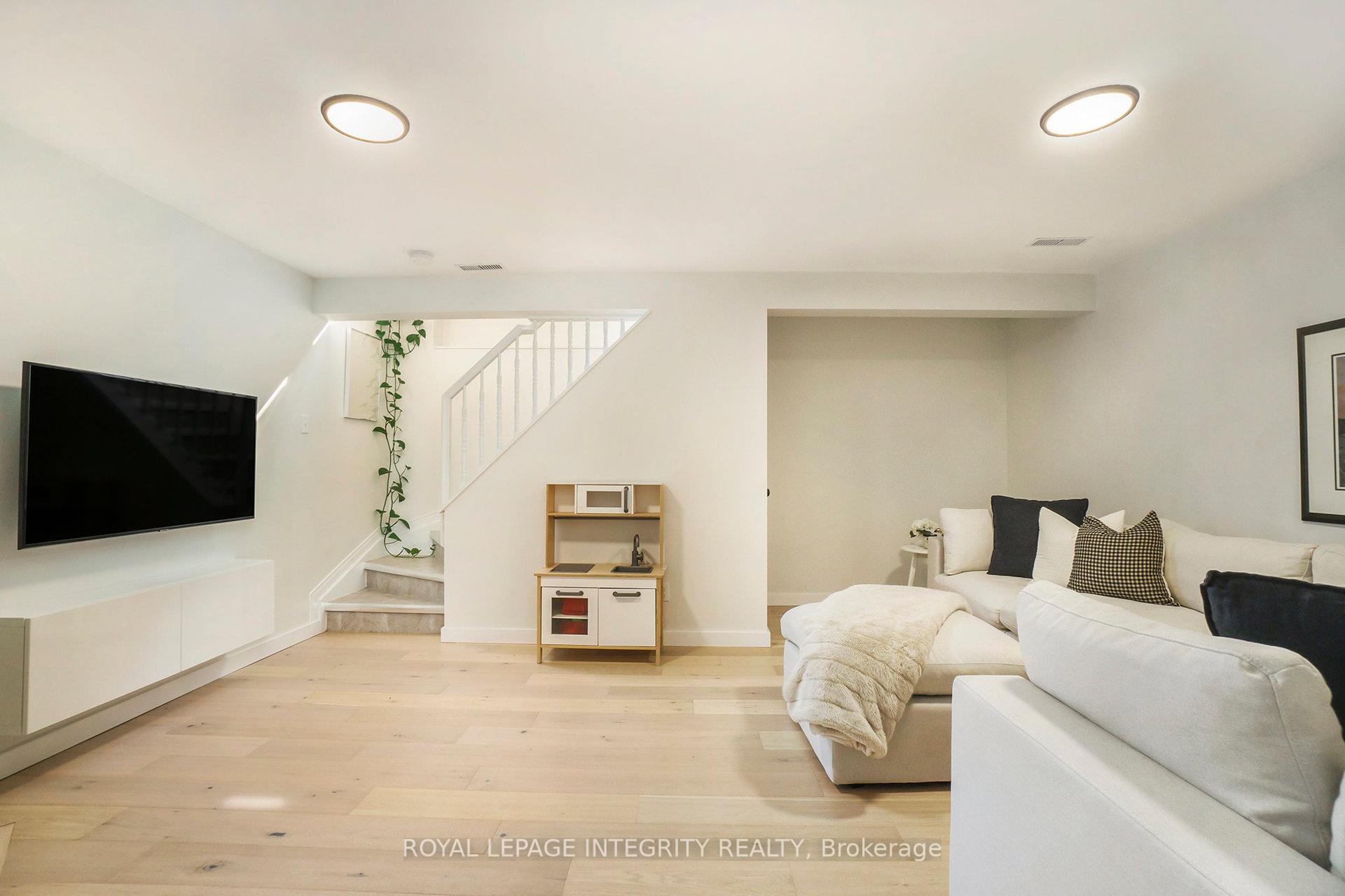 Photo 5 of 173 College Circle, Ottawa, Castle Heights/Rideau High — HOMEH