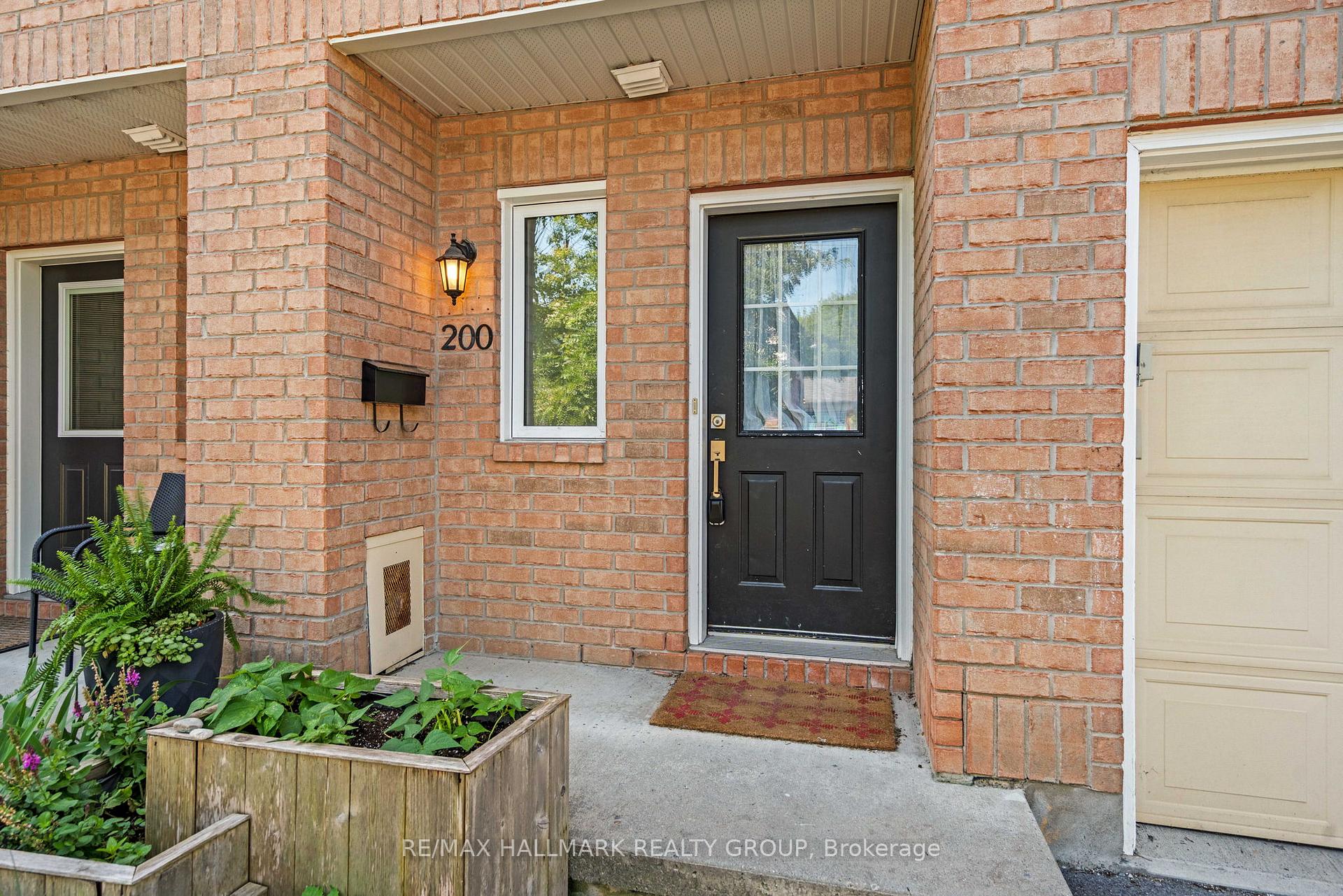 Photo 5 of 200 Glynn Avenue, Ottawa, Overbrook/Castle Heights — HOMEH