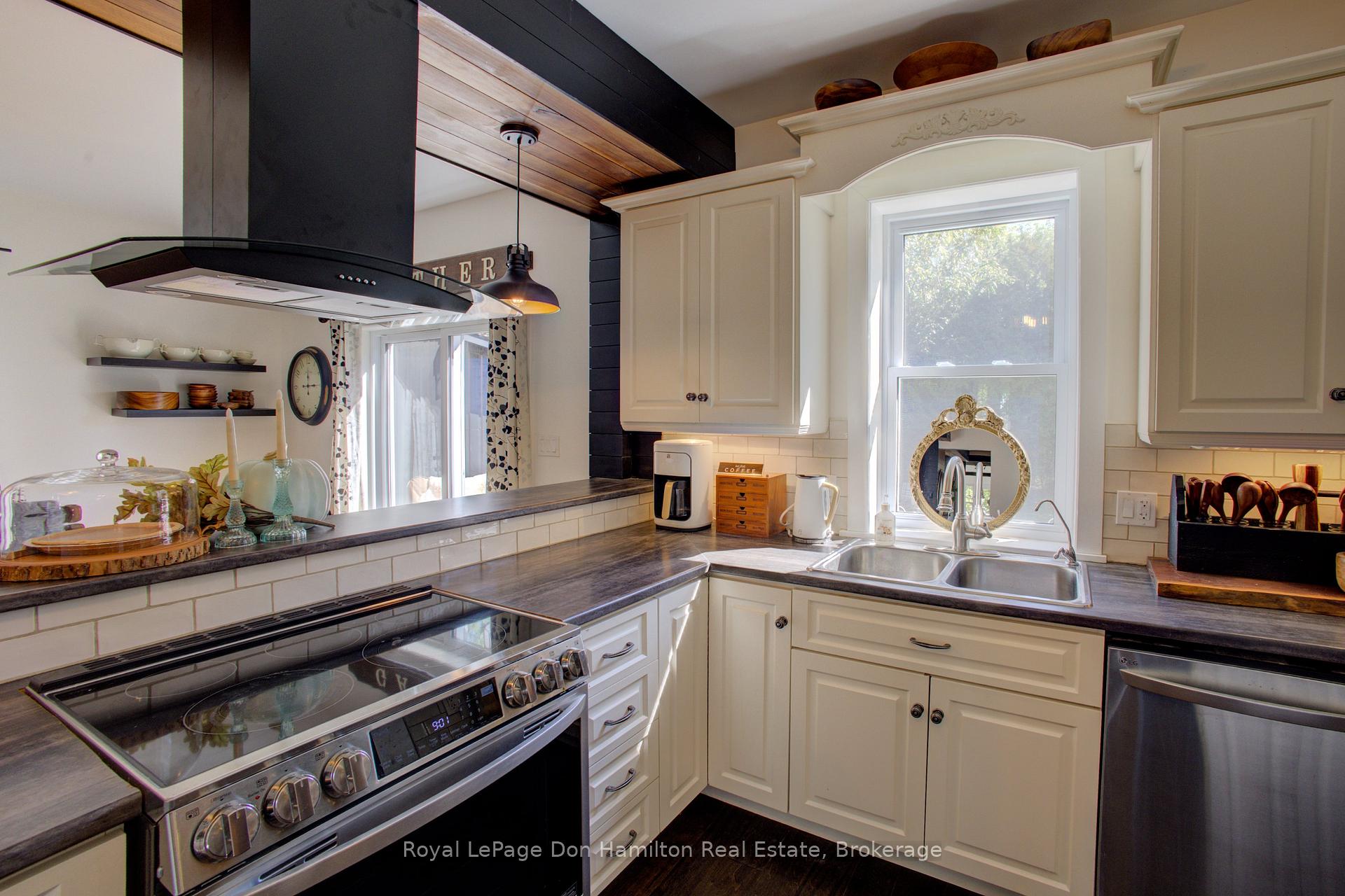 Photo 13 of 207 King Street, North Perth, Elma — HOMEH