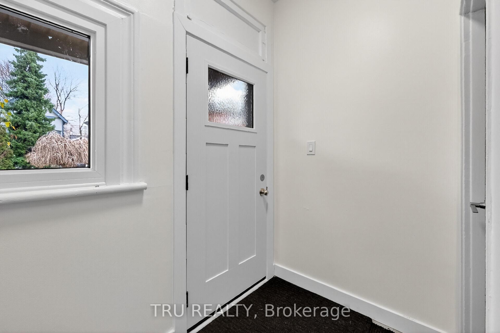 Photo 3 of Unit 2, 646 Gilmour Street, Ottawa, Ottawa Centre — HOMEH