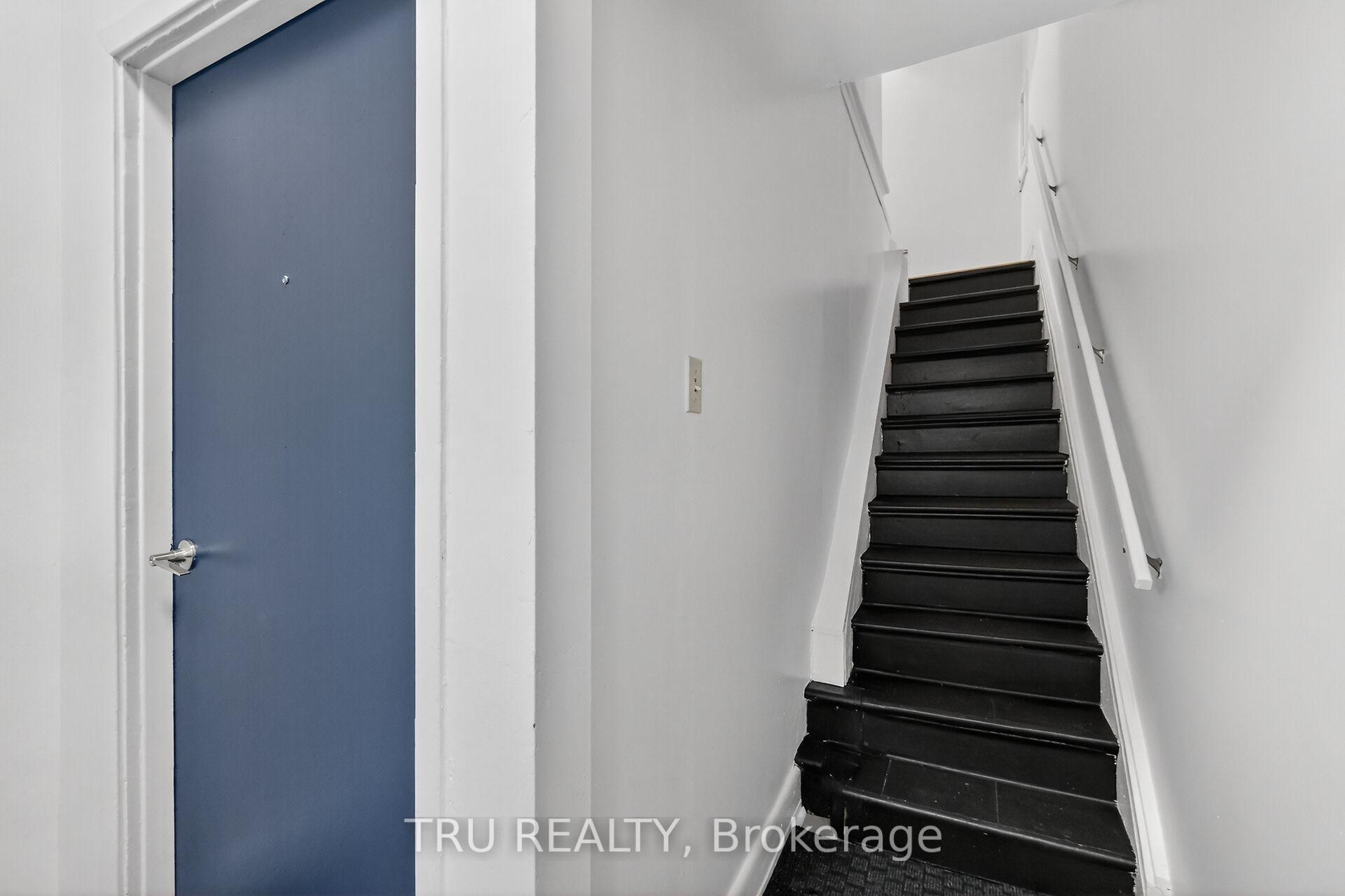 Photo 4 of Unit 2, 646 Gilmour Street, Ottawa, Ottawa Centre — HOMEH