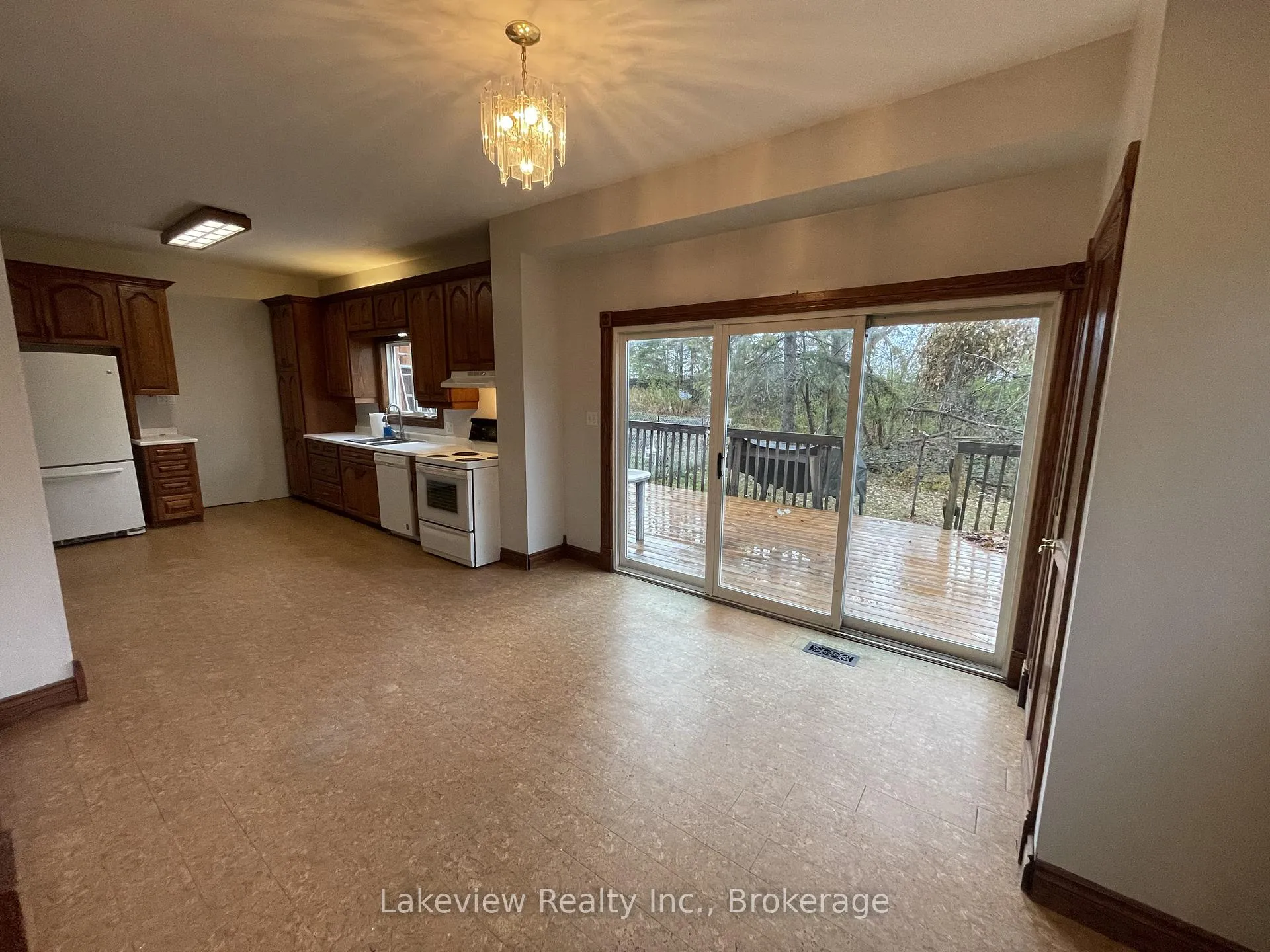 Photo 3 of 151 Simcoe Street, Orillia — HOMEH