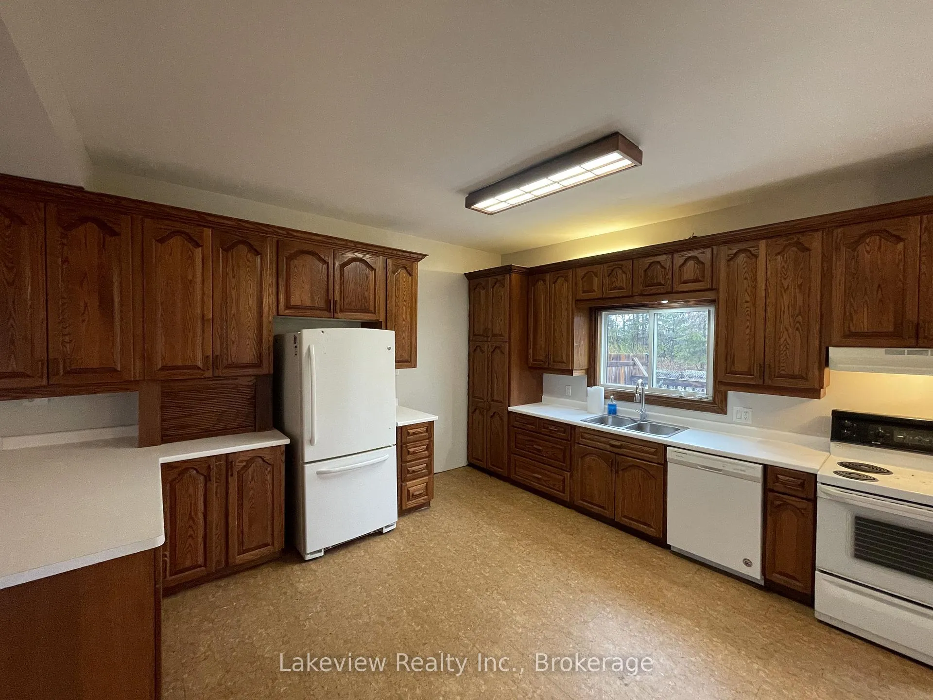 Photo 4 of 151 Simcoe Street, Orillia — HOMEH
