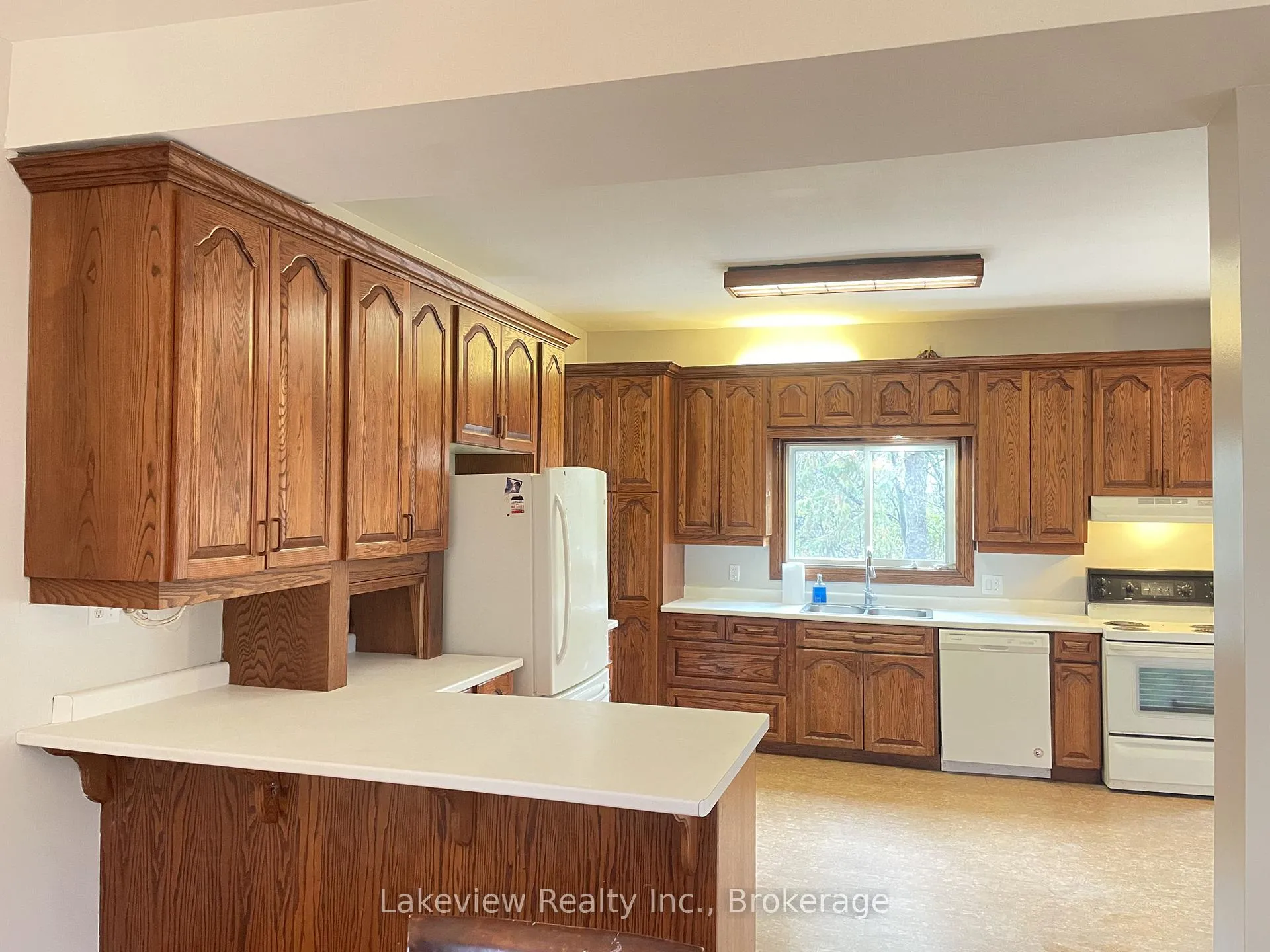Photo 5 of 151 Simcoe Street, Orillia — HOMEH