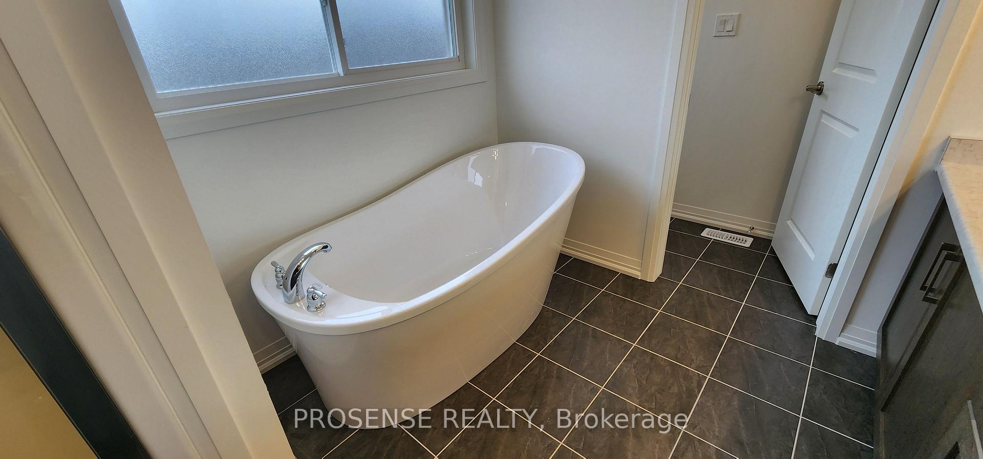 Photo 36 of 41 Samuel Avenue, Pelham, Fonthill — HOMEH