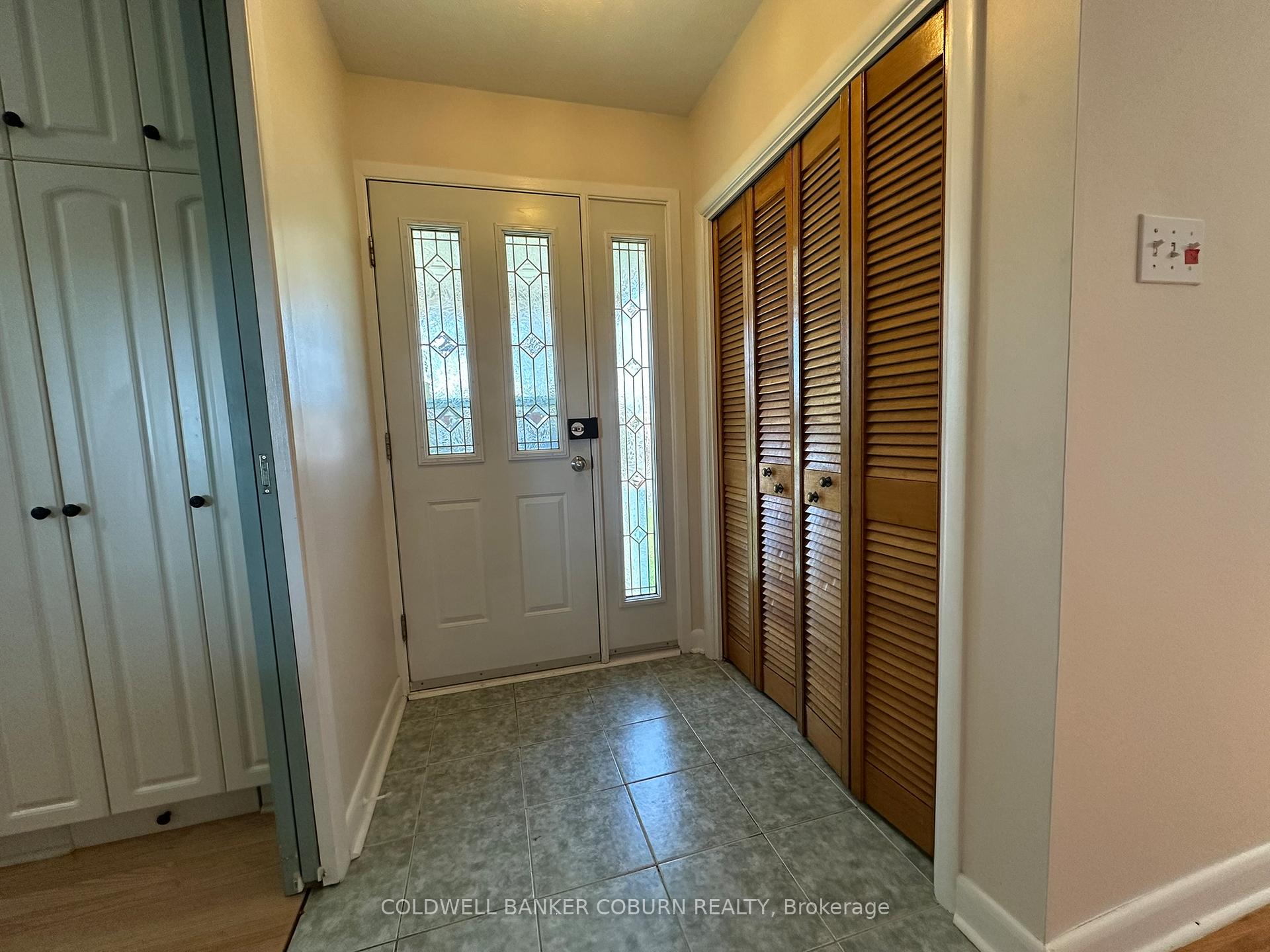 Photo 3 of 2401 Drury Lane, Ottawa, Parkway Park — HOMEH