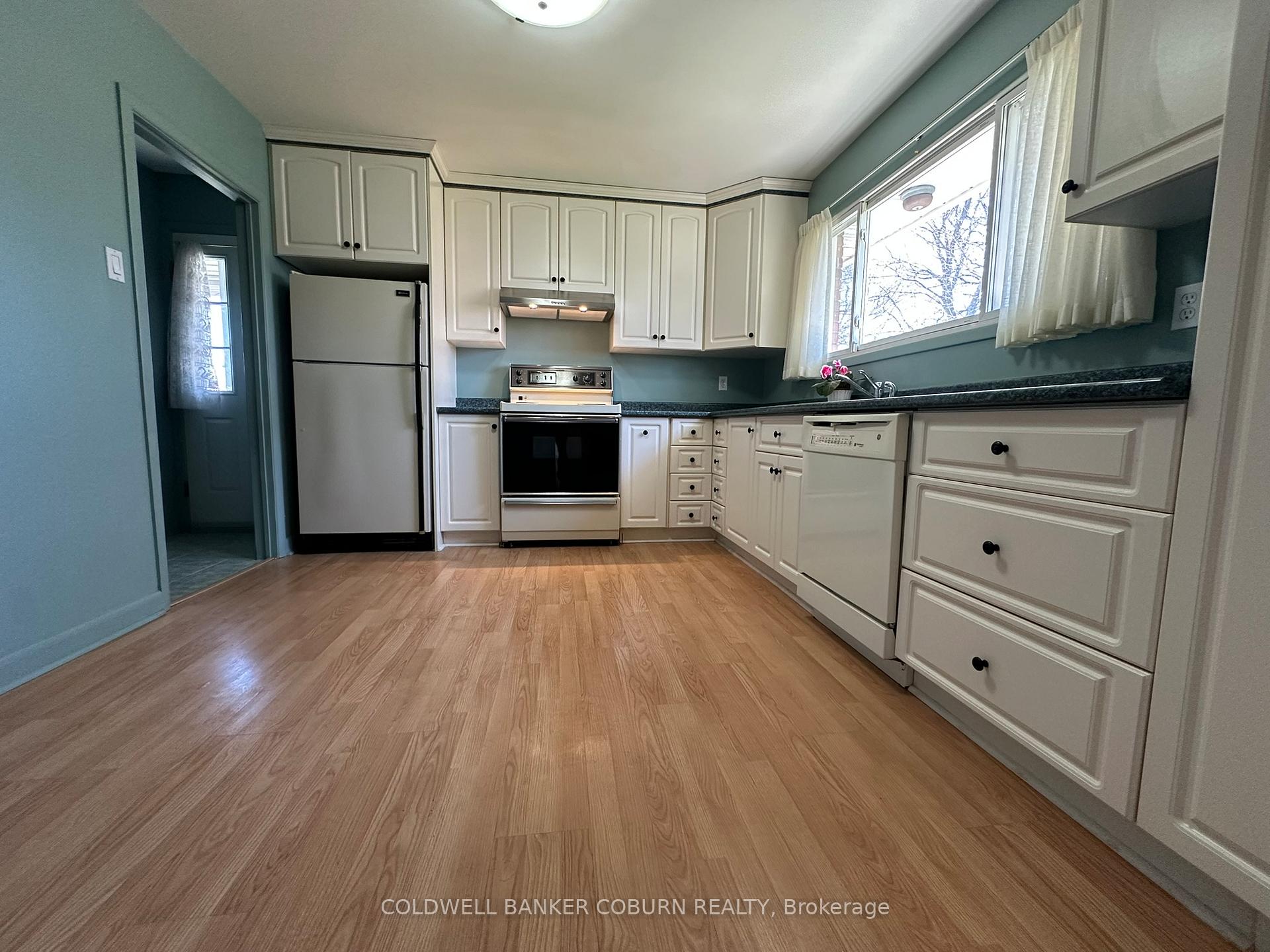 Photo 5 of 2401 Drury Lane, Ottawa, Parkway Park — HOMEH
