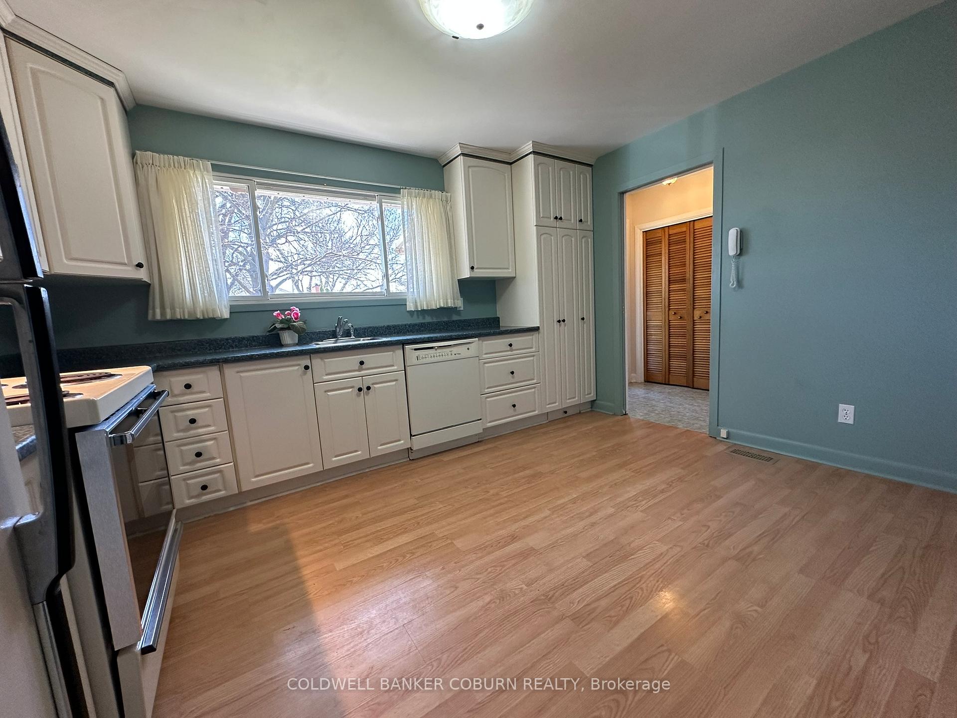 Photo 6 of 2401 Drury Lane, Ottawa, Parkway Park — HOMEH