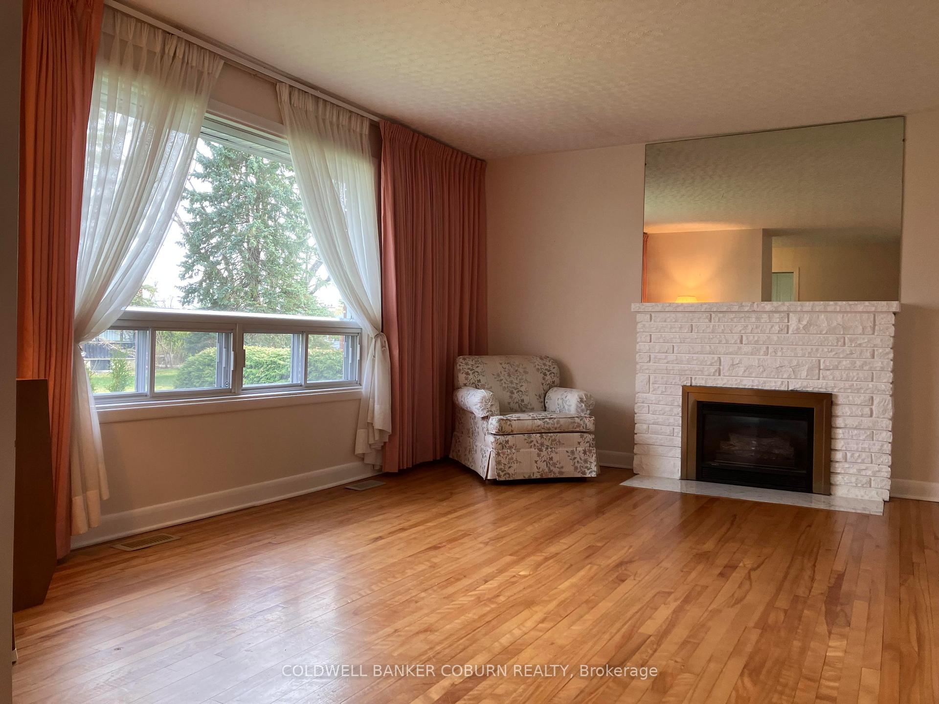 Photo 7 of 2401 Drury Lane, Ottawa, Parkway Park — HOMEH