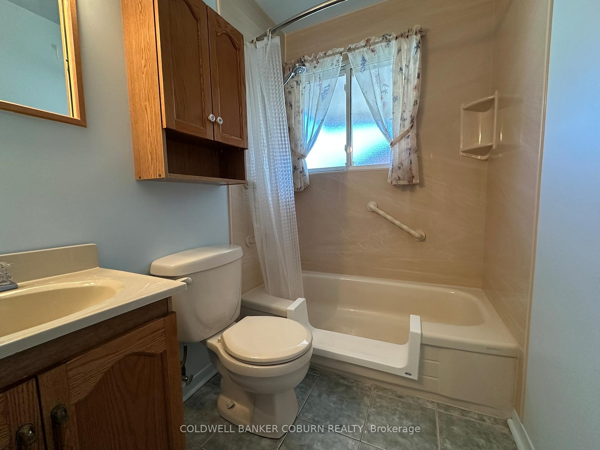 Photo 13 of 2401 Drury Lane, Ottawa, Parkway Park — HOMEH