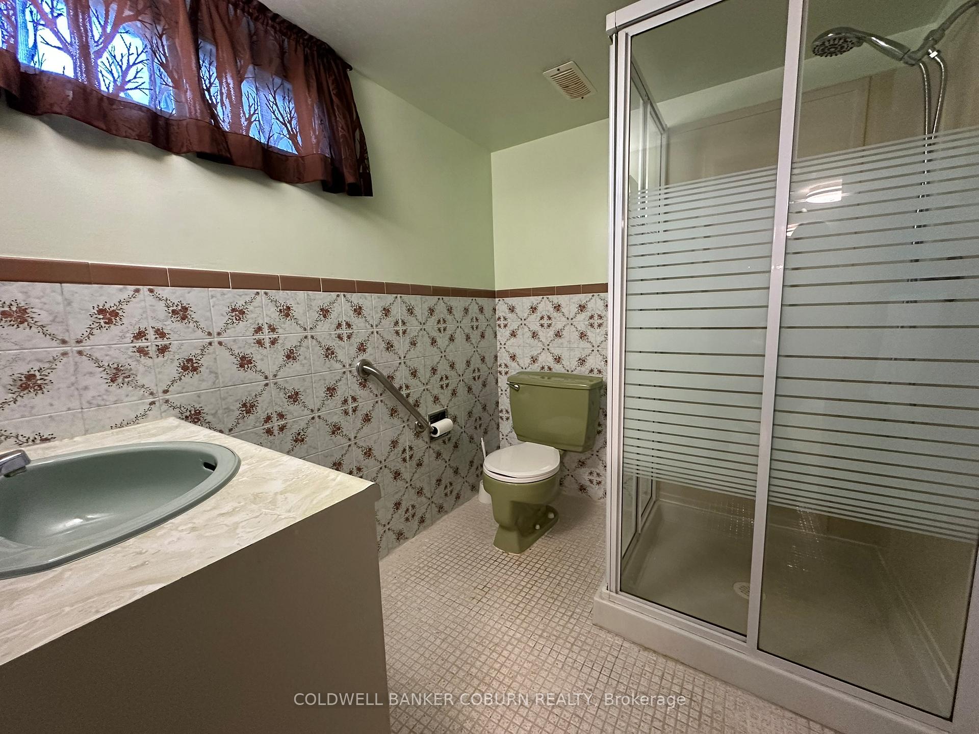 Photo 17 of 2401 Drury Lane, Ottawa, Parkway Park — HOMEH