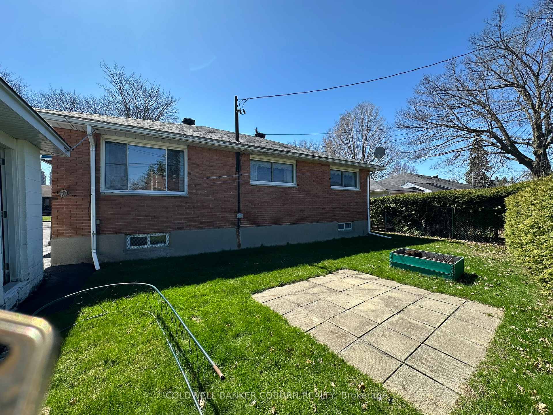 Photo 21 of 2401 Drury Lane, Ottawa, Parkway Park — HOMEH