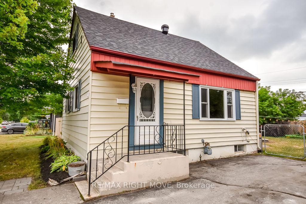 Photo 3 of 320 Hilda Street, Orillia — HOMEH