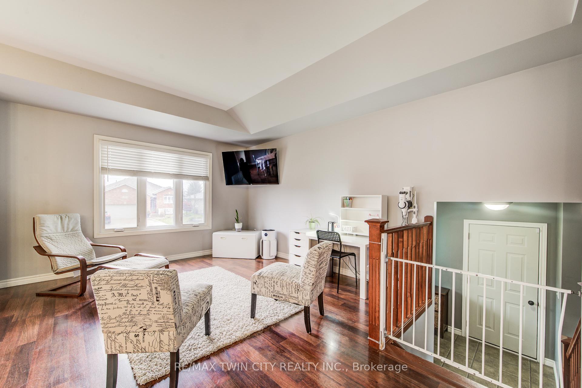 Photo 5 of 500 Boyne Avenue, North Perth, Listowel — HOMEH