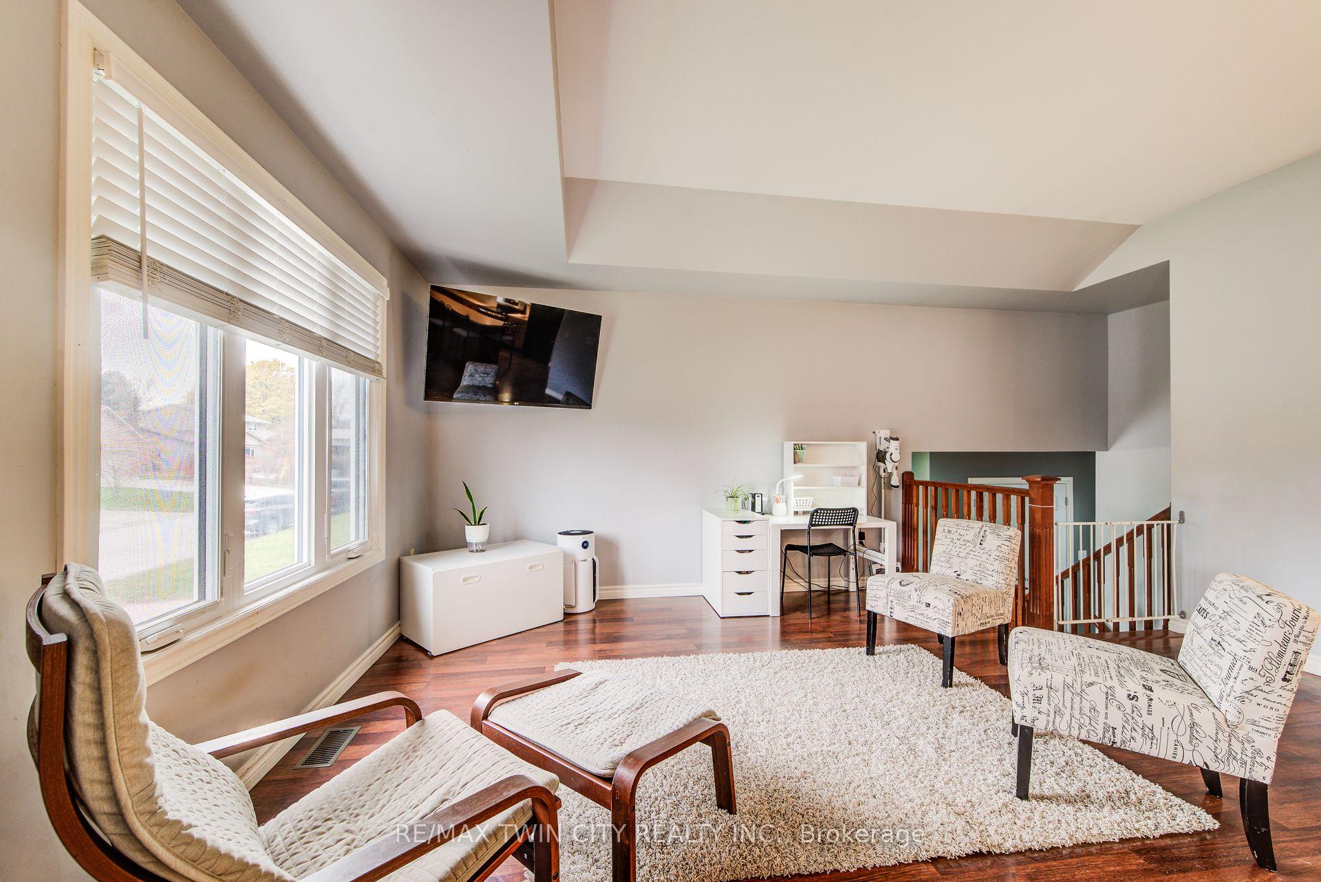Photo 8 of 500 Boyne Avenue, North Perth, Listowel — HOMEH
