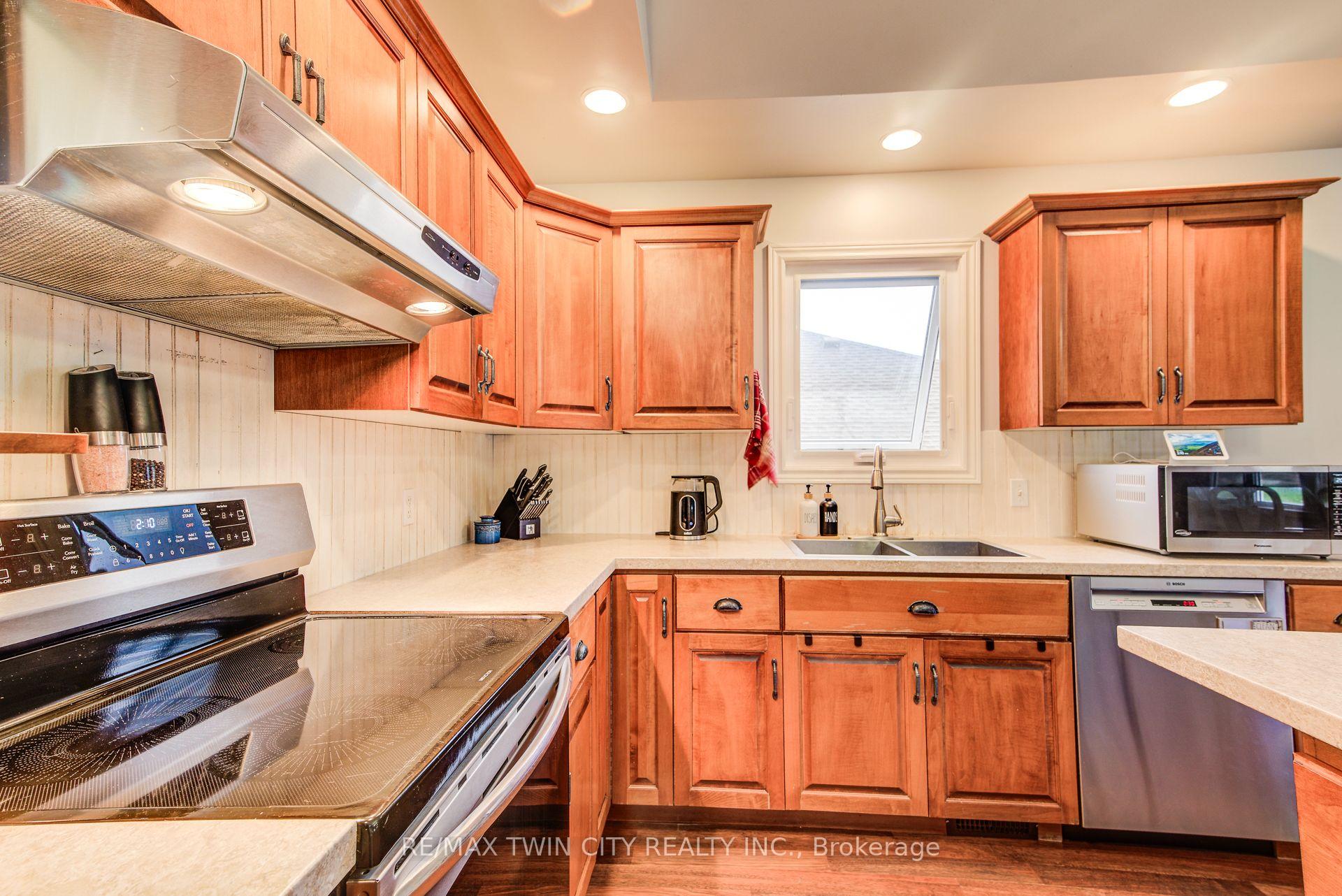 Photo 16 of 500 Boyne Avenue, North Perth, Listowel — HOMEH