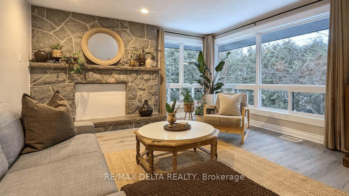 Photo 2 of 981 Lola Street E, Ottawa, Overbrook/Castle Heights — HOMEH