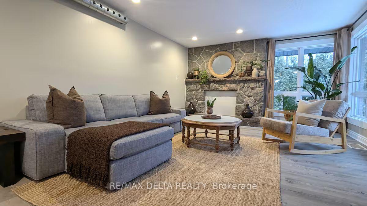 Photo 3 of 981 Lola Street E, Ottawa, Overbrook/Castle Heights — HOMEH