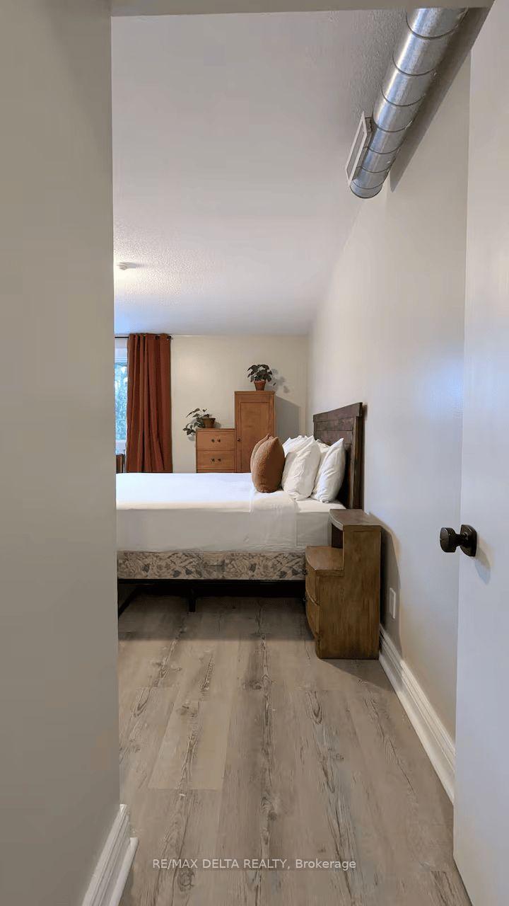 Photo 9 of 981 Lola Street E, Ottawa, Overbrook/Castle Heights — HOMEH