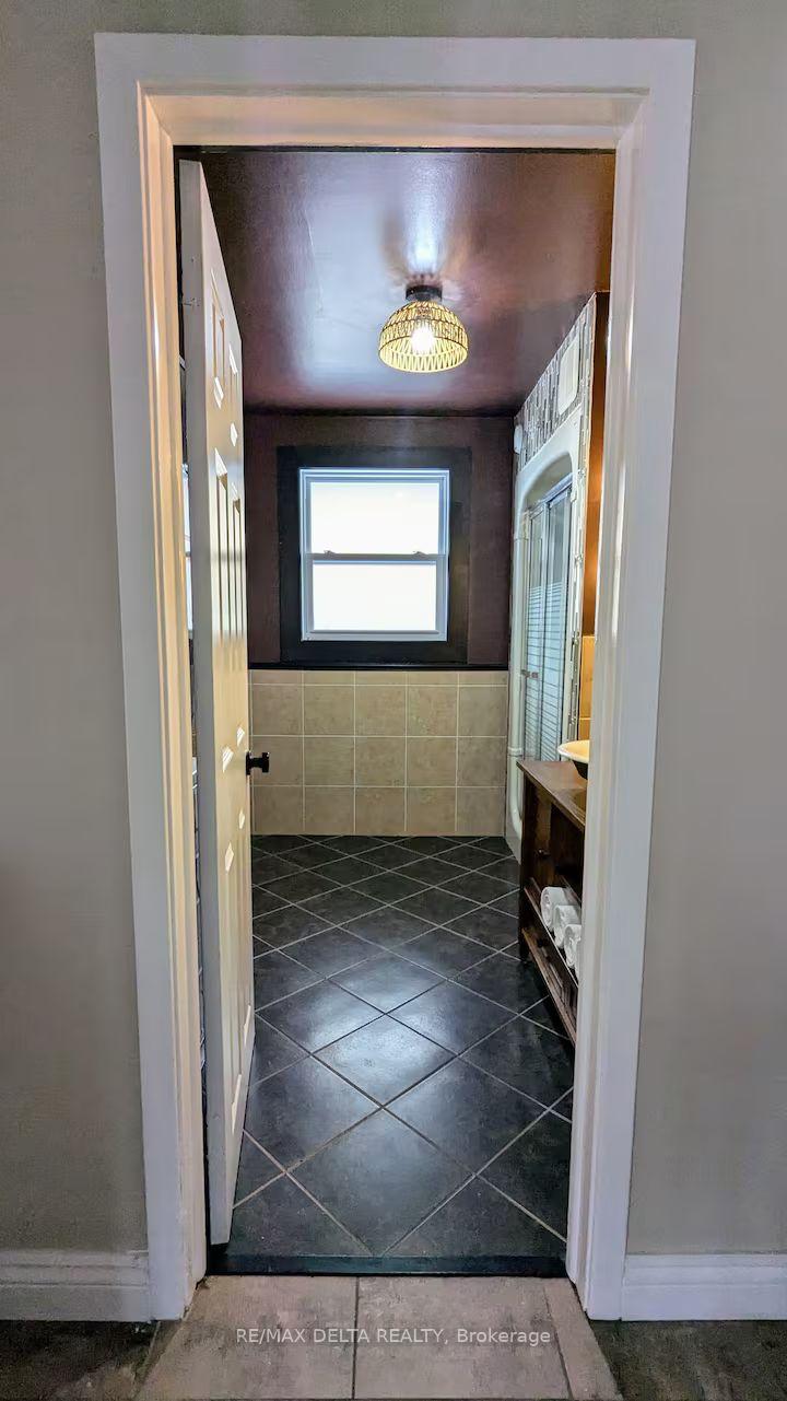 Photo 15 of 981 Lola Street E, Ottawa, Overbrook/Castle Heights — HOMEH