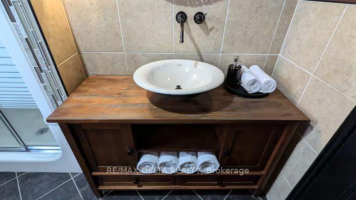 Photo 19 of 981 Lola Street E, Ottawa, Overbrook/Castle Heights — HOMEH