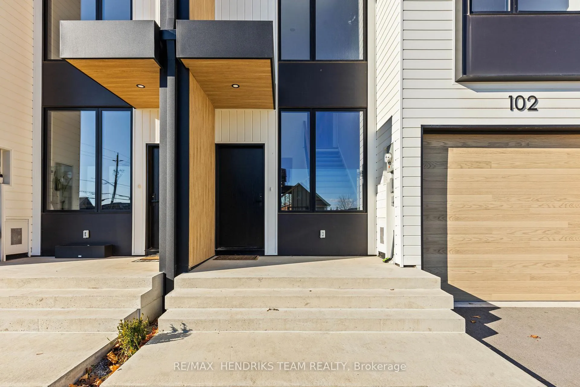 Photo 3 of 102 Lametti Drive, Pelham, Fonthill — HOMEH