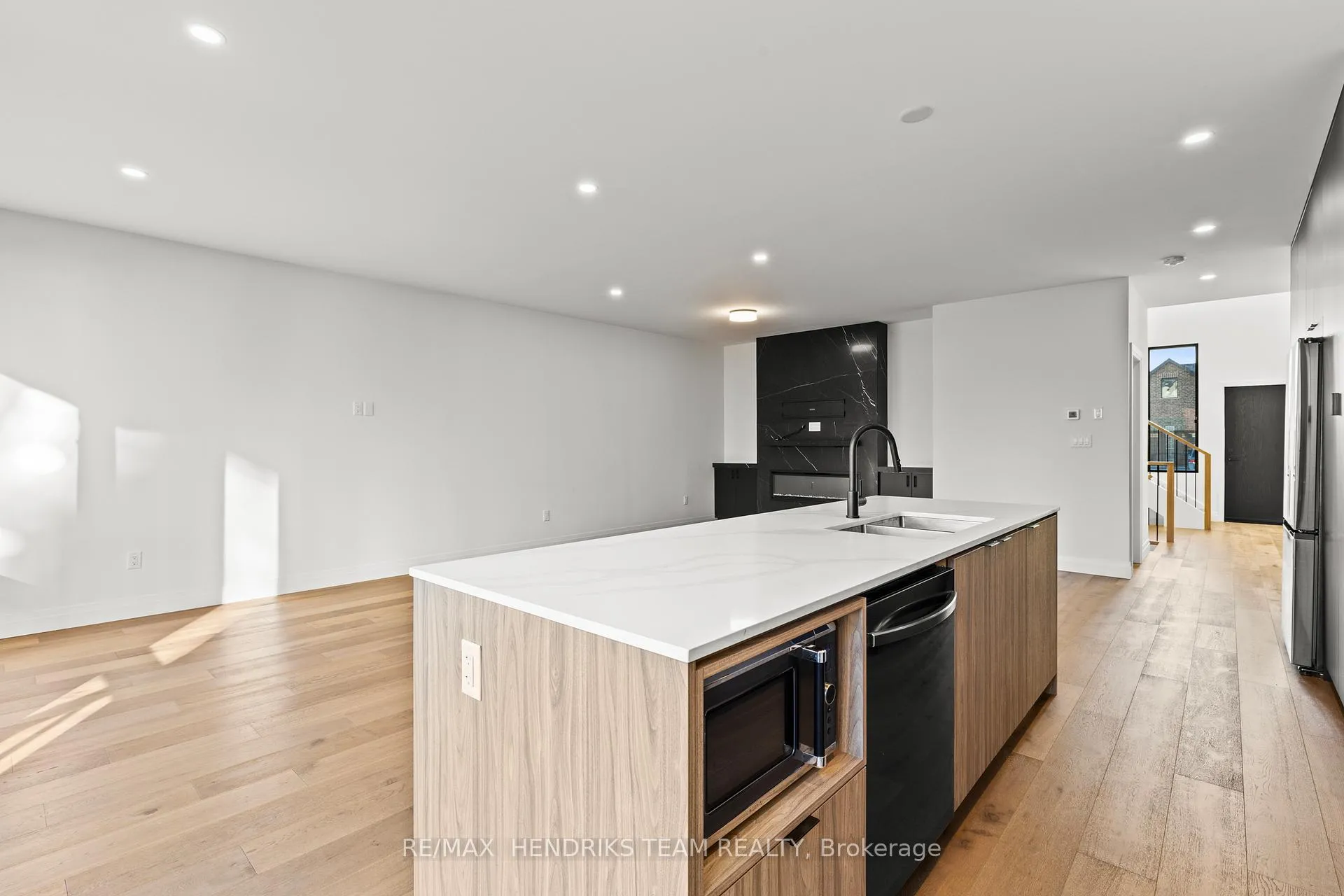 Photo 7 of 102 Lametti Drive, Pelham, Fonthill — HOMEH
