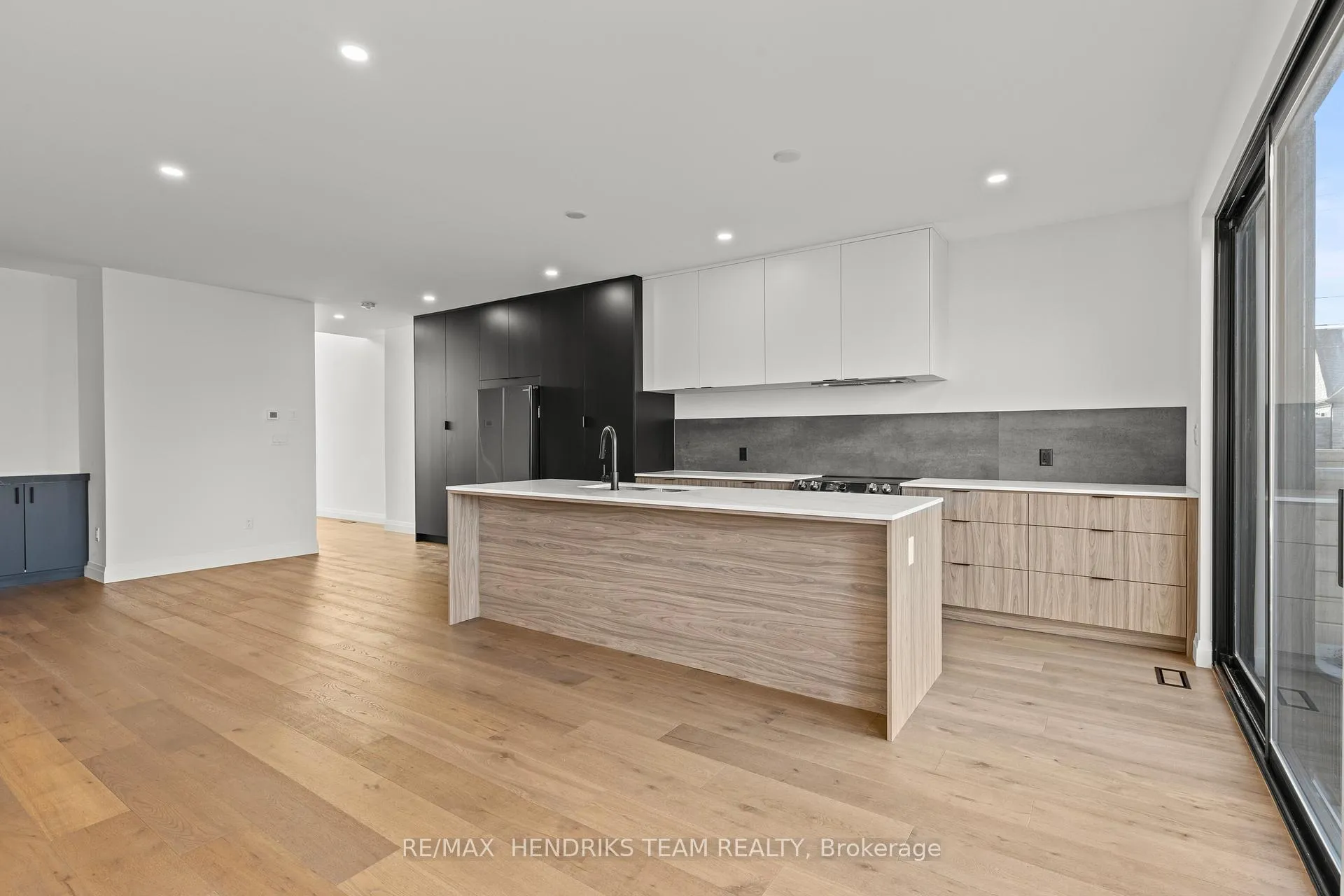 Photo 8 of 102 Lametti Drive, Pelham, Fonthill — HOMEH