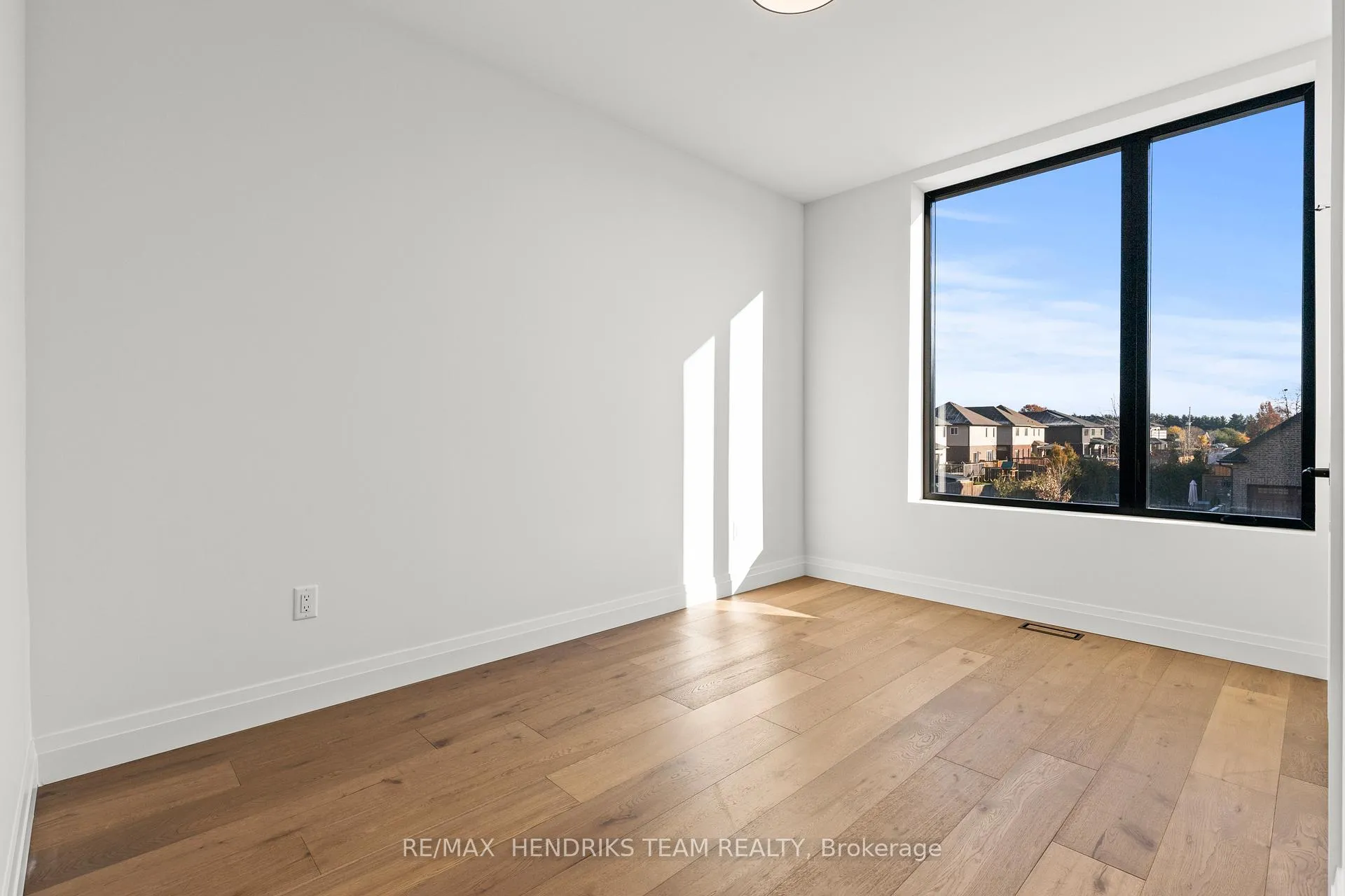 Photo 30 of 102 Lametti Drive, Pelham, Fonthill — HOMEH