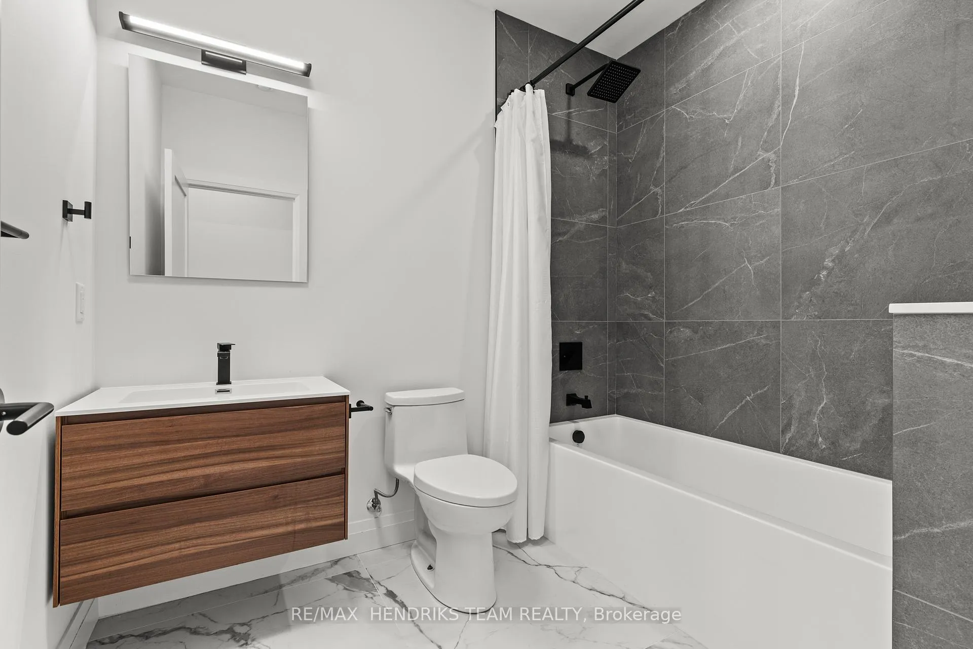 Photo 33 of 102 Lametti Drive, Pelham, Fonthill — HOMEH