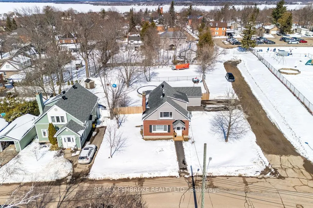 Photo 2 of 277 Dickson Street, Pembroke — HOMEH